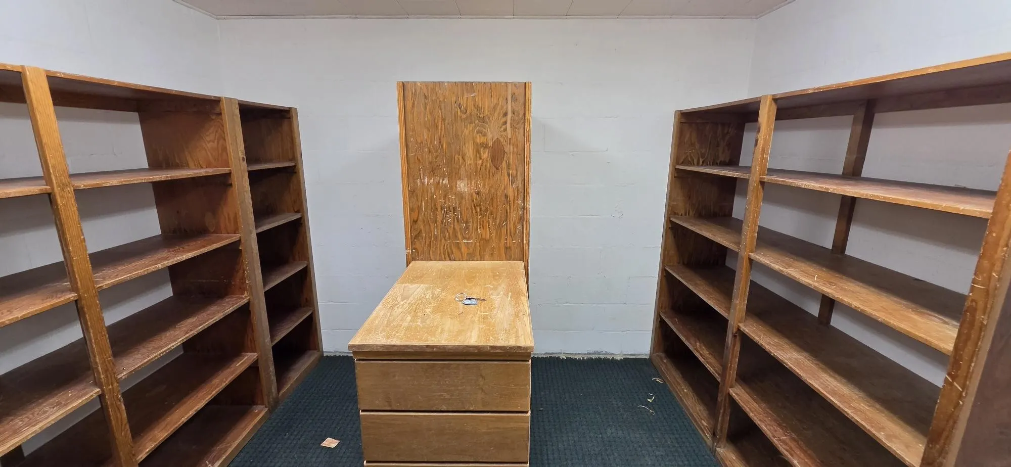 Shelving room