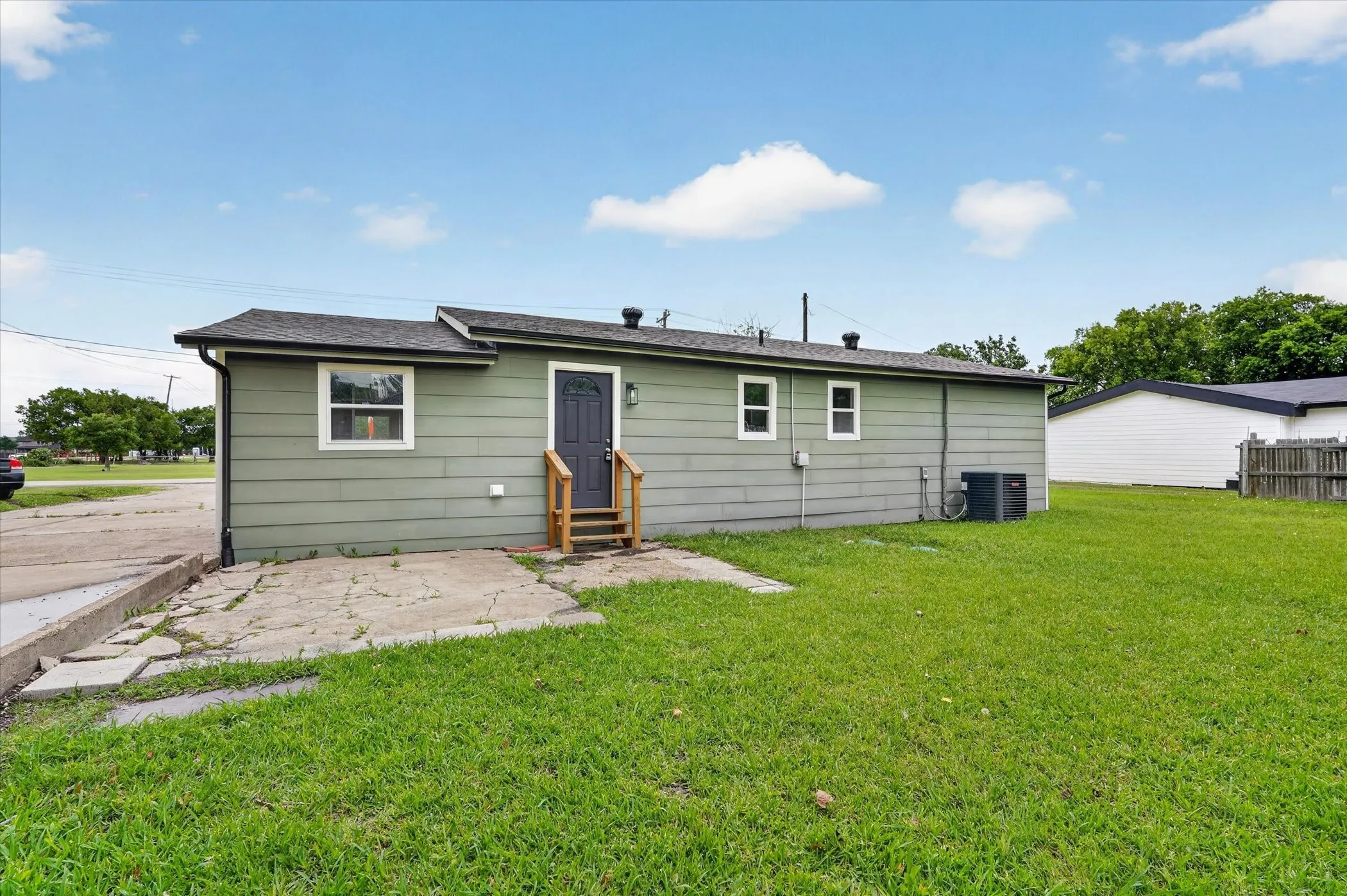 Single Family Residence For Sale in Collin County , 1116 Bozman Road, Wylie, Texas 75098, 3 Bedroom, 2 Bathroom, Garage spaces, 1,200 Sqft, built in 1962, mls#21368523, Real Estate Agent in Wylie, Homes For Sale in Collin county, Homes For Sale in Wylie, Realtor in Wylie Texas, Real Estate Brokerage Independent Realty Texas, Luminita Cordes Realtor