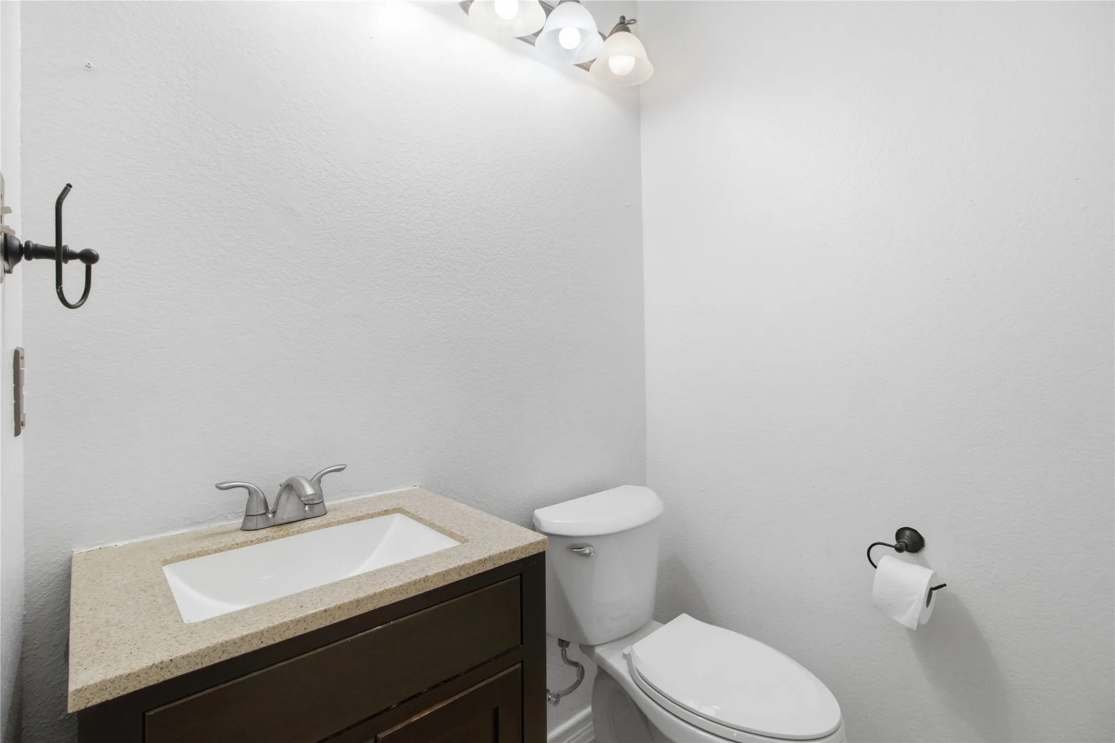 Single Family Residence For Sale in Kaufman County , 2030 Diamondback, Forney, Texas 75126, 4 Bedroom, 3 Bathroom, 2 Garage spaces, 2,432 Sqft, built in 2008, Price $379,000, mls#21363591, Real Estate Agent in Forney, Homes For Sale in Kaufman county, Homes For Sale in Forney, Realtor in Forney Texas, Real Estate Brokerage Independent Realty Texas, Luminita Cordes Realtor