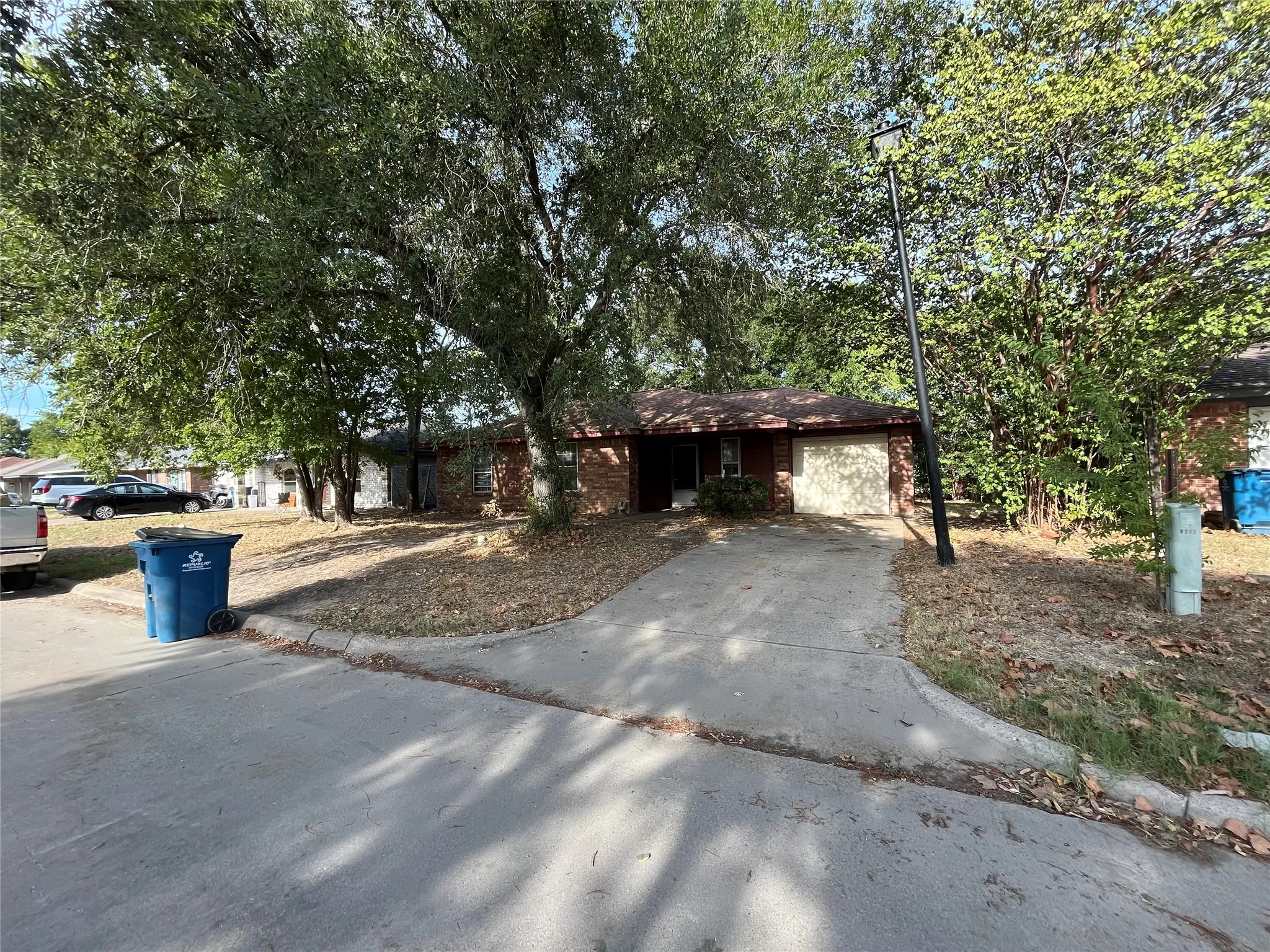 Single Family Residence For Sale in Kaufman County , 1201 Phillips Circle, Kaufman, Texas 75142, 3 Bedroom, 1 Bathroom, 1 Garage spaces, 1,038 Sqft, built in 1991, mls#21368528, Real Estate Agent in Kaufman, Homes For Sale in Kaufman county, Homes For Sale in Kaufman, Realtor in Kaufman Texas, Real Estate Brokerage Independent Realty Texas, Luminita Cordes Realtor