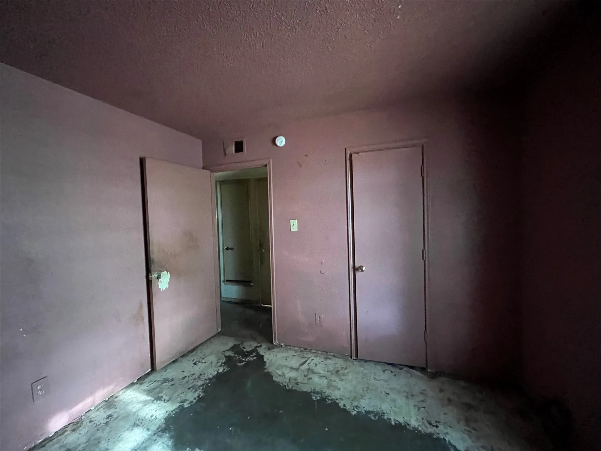 Single Family Residence For Sale in Kaufman County , 1201 Phillips Circle, Kaufman, Texas 75142, 3 Bedroom, 1 Bathroom, 1 Garage spaces, 1,038 Sqft, built in 1991, mls#21368528, Real Estate Agent in Kaufman, Homes For Sale in Kaufman county, Homes For Sale in Kaufman, Realtor in Kaufman Texas, Real Estate Brokerage Independent Realty Texas, Luminita Cordes Realtor