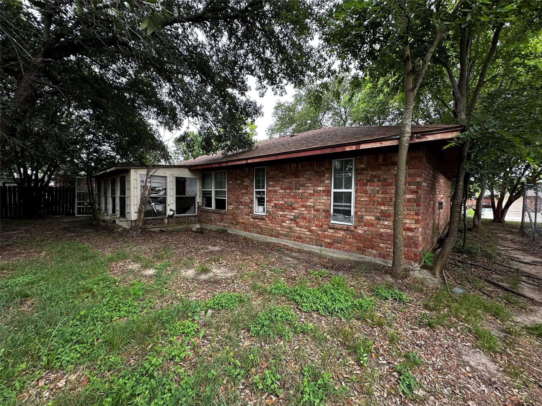 Single Family Residence For Sale in Kaufman County , 1201 Phillips Circle, Kaufman, Texas 75142, 3 Bedroom, 1 Bathroom, 1 Garage spaces, 1,038 Sqft, built in 1991, mls#21368528, Real Estate Agent in Kaufman, Homes For Sale in Kaufman county, Homes For Sale in Kaufman, Realtor in Kaufman Texas, Real Estate Brokerage Independent Realty Texas, Luminita Cordes Realtor