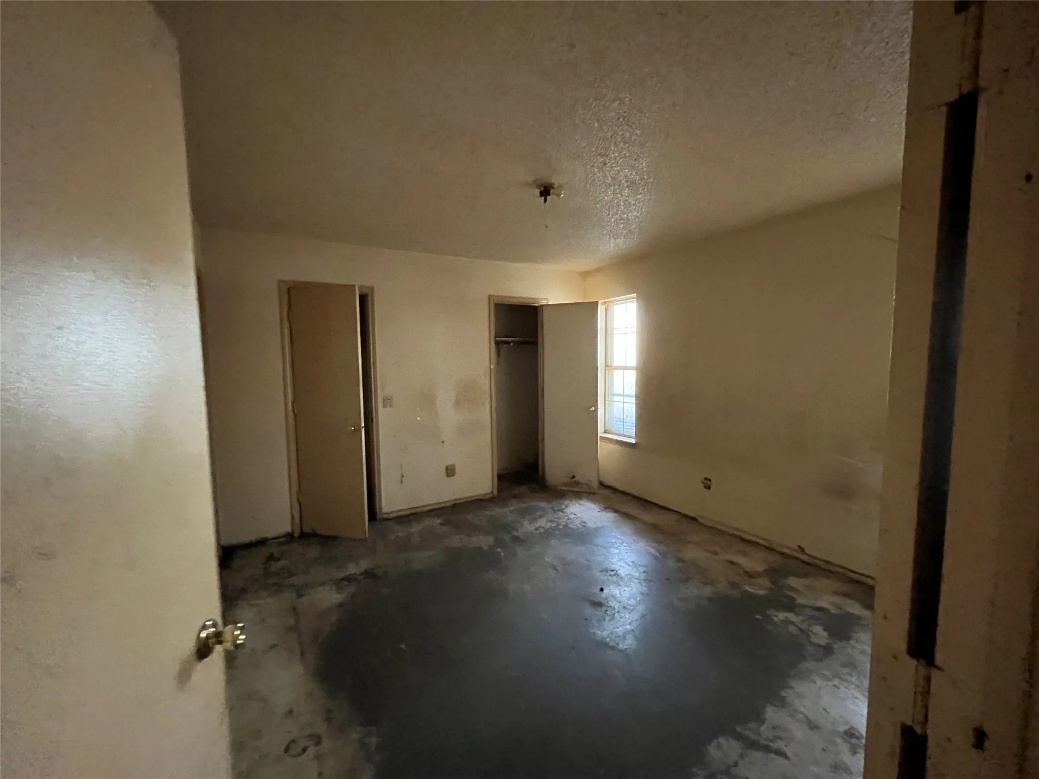 Single Family Residence For Sale in Kaufman County , 1201 Phillips Circle, Kaufman, Texas 75142, 3 Bedroom, 1 Bathroom, 1 Garage spaces, 1,038 Sqft, built in 1991, mls#21368528, Real Estate Agent in Kaufman, Homes For Sale in Kaufman county, Homes For Sale in Kaufman, Realtor in Kaufman Texas, Real Estate Brokerage Independent Realty Texas, Luminita Cordes Realtor