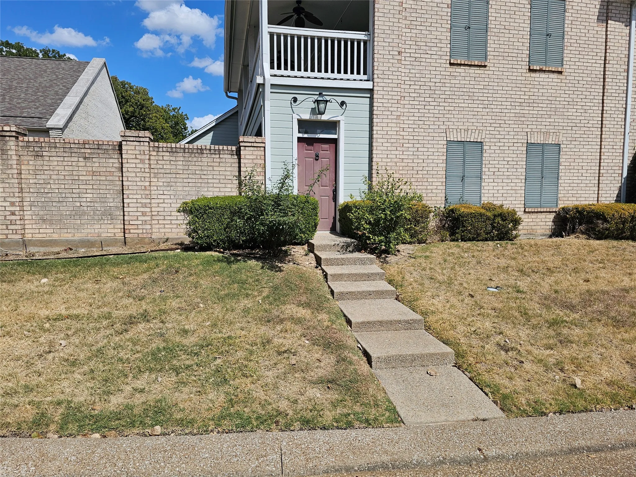 Single Family Residence For Sale in Tarrant County , 1116 Scotts Way, Fort Worth, Texas 76111, 3 Bedroom, 3 Bathroom, 2 Garage spaces, 2,836 Sqft, built in 1994, mls#21368531, Real Estate Agent in Fort Worth, Homes For Sale in Tarrant county, Homes For Sale in Fort Worth, Realtor in Fort Worth Texas, Real Estate Brokerage Independent Realty Texas, Luminita Cordes Realtor