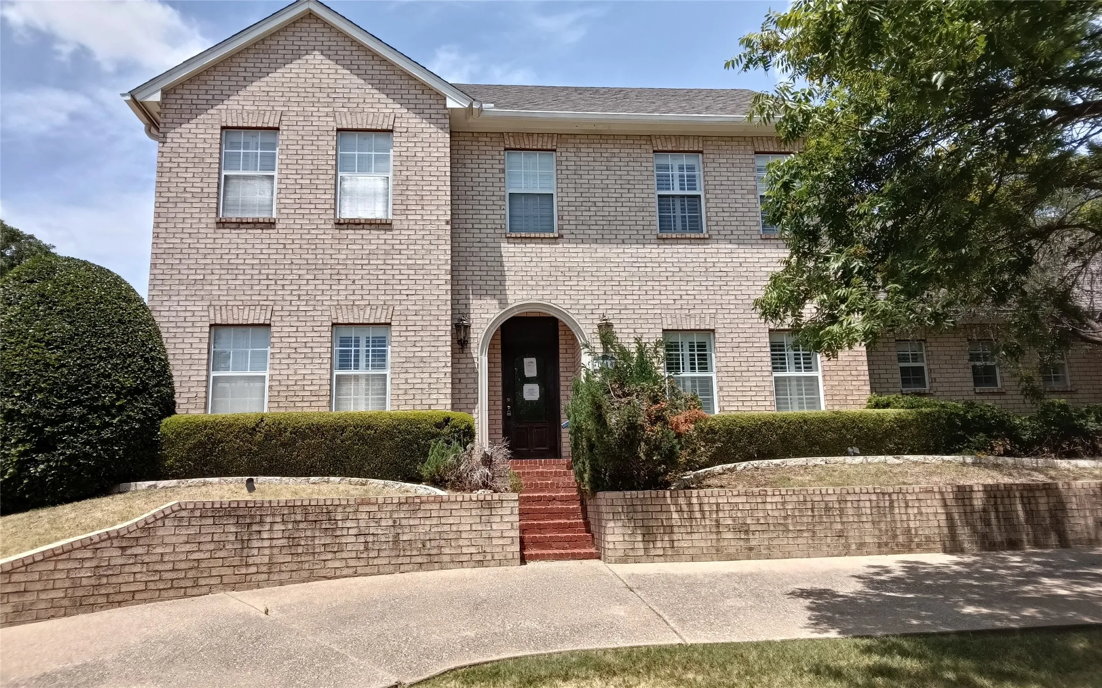 Single Family Residence For Sale in Tarrant County , 1116 Scotts Way, Fort Worth, Texas 76111, 3 Bedroom, 3 Bathroom, 2 Garage spaces, 2,836 Sqft, built in 1994, mls#21368531, Real Estate Agent in Fort Worth, Homes For Sale in Tarrant county, Homes For Sale in Fort Worth, Realtor in Fort Worth Texas, Real Estate Brokerage Independent Realty Texas, Luminita Cordes Realtor