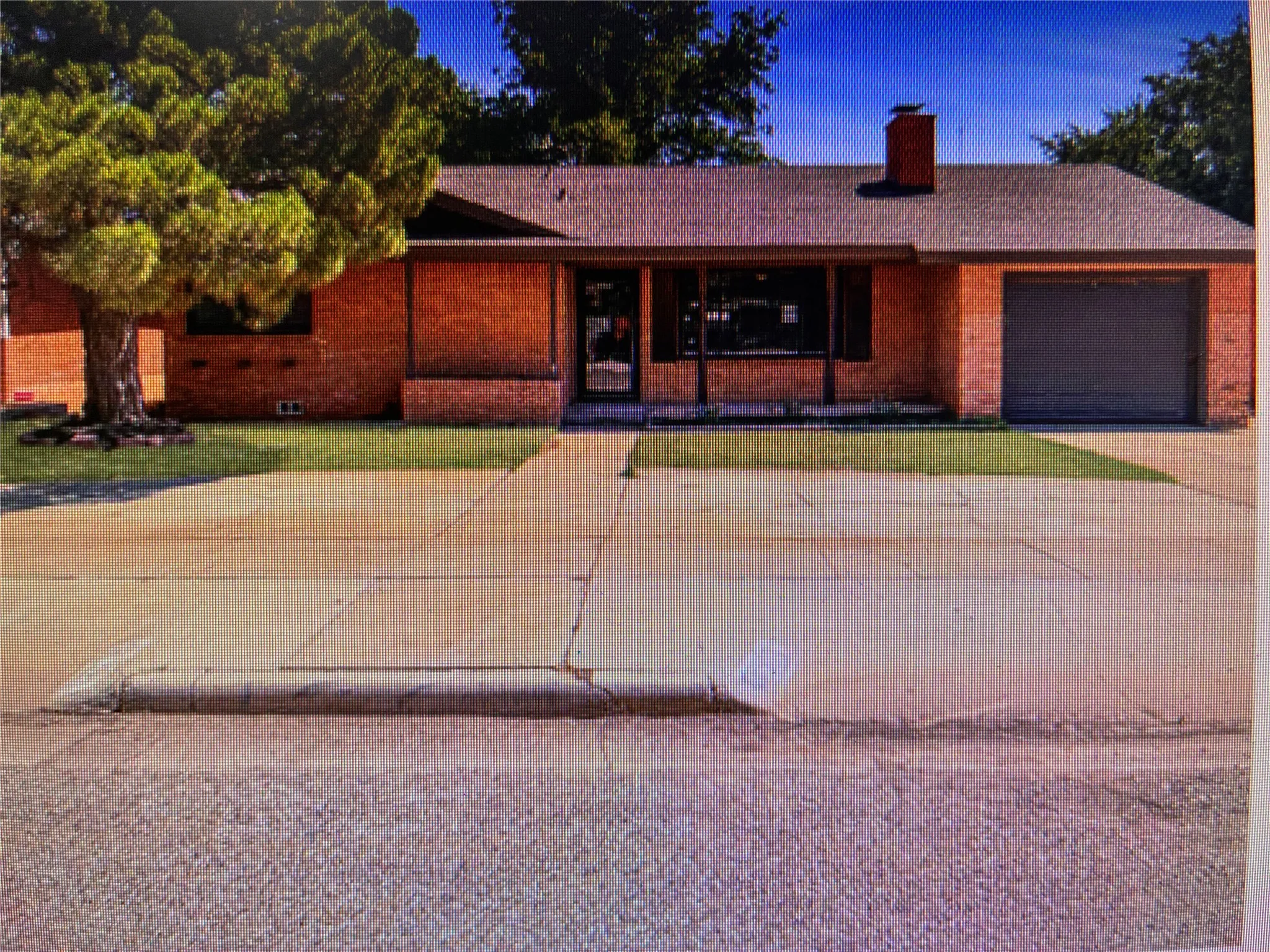 Single Family Residence For Sale in Dawson County , 2223 S 6th Street, Lamesa, Texas 79331, 3 Bedroom, 2 Bathroom, 1 Garage spaces, 1,647 Sqft, built in 1961, mls#21368536, Real Estate Agent in Lamesa, Homes For Sale in Dawson county, Homes For Sale in Lamesa, Realtor in Lamesa Texas, Real Estate Brokerage Independent Realty Texas, Luminita Cordes Realtor