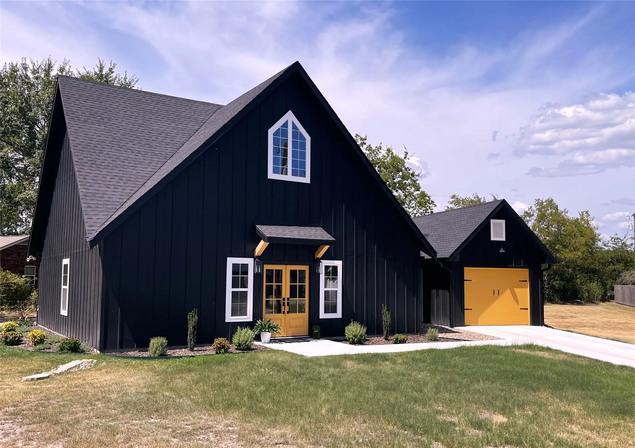 Single Family Residence For Sale in Limestone County , 201 Man-O-War, Groesbeck, Texas 76642, 1 Bedroom, 2 Bathroom, 1 Garage spaces, 1,200 Sqft, built in 2026, mls#21367260, Real Estate Agent in Groesbeck, Homes For Sale in Limestone county, Homes For Sale in Groesbeck, Realtor in Groesbeck Texas, Real Estate Brokerage Independent Realty Texas, Luminita Cordes Realtor