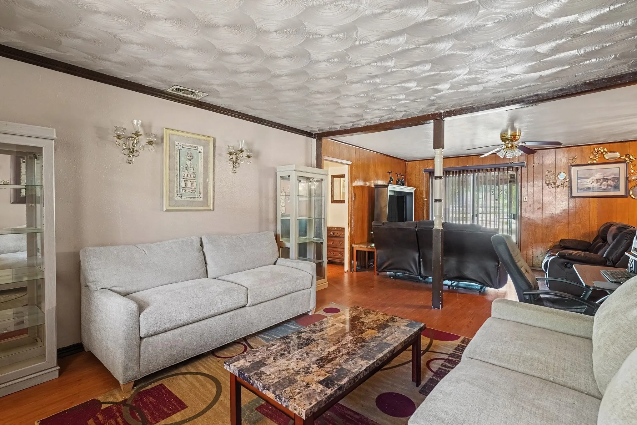 Single Family Residence For Sale in Dallas County , 6620 Atha Drive, Dallas, Texas 75217, 3 Bedroom, 2 Bathroom, 1 Garage spaces, 1,197 Sqft, built in 1963, mls#21363890, Real Estate Agent in Dallas, Homes For Sale in Dallas county, Homes For Sale in Dallas, Realtor in Dallas Texas, Real Estate Brokerage Independent Realty Texas, Luminita Cordes Realtor