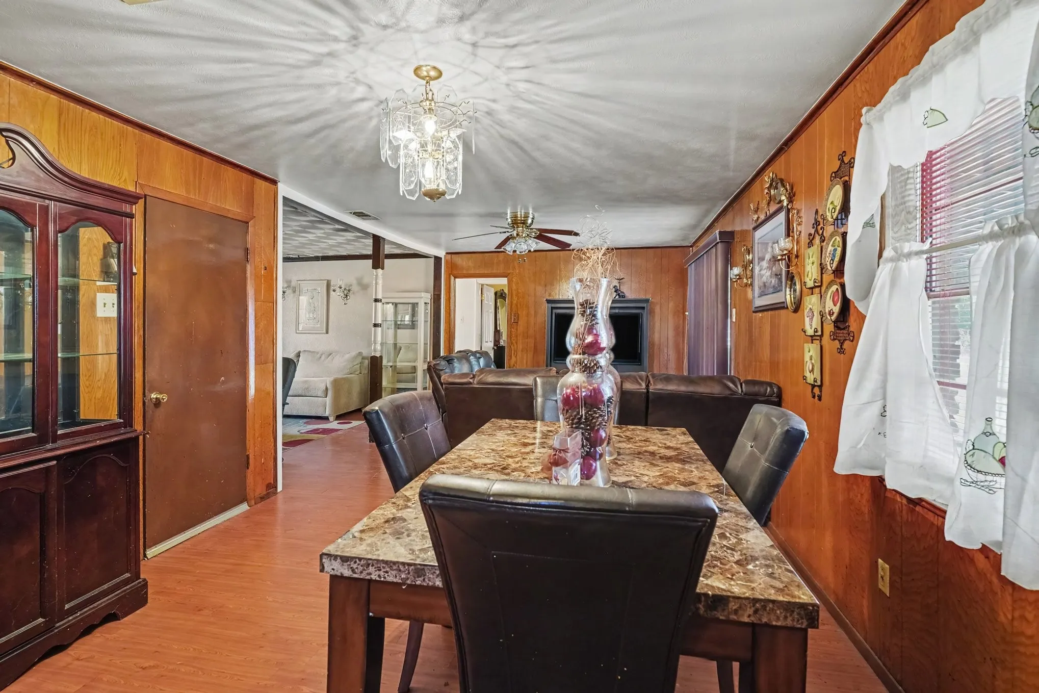 Single Family Residence For Sale in Dallas County , 6620 Atha Drive, Dallas, Texas 75217, 3 Bedroom, 2 Bathroom, 1 Garage spaces, 1,197 Sqft, built in 1963, mls#21363890, Real Estate Agent in Dallas, Homes For Sale in Dallas county, Homes For Sale in Dallas, Realtor in Dallas Texas, Real Estate Brokerage Independent Realty Texas, Luminita Cordes Realtor