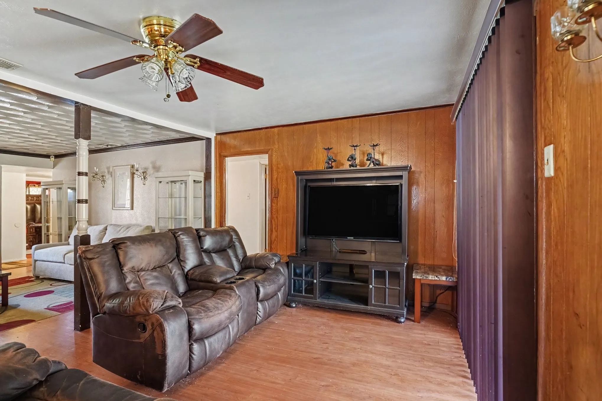 Single Family Residence For Sale in Dallas County , 6620 Atha Drive, Dallas, Texas 75217, 3 Bedroom, 2 Bathroom, 1 Garage spaces, 1,197 Sqft, built in 1963, mls#21363890, Real Estate Agent in Dallas, Homes For Sale in Dallas county, Homes For Sale in Dallas, Realtor in Dallas Texas, Real Estate Brokerage Independent Realty Texas, Luminita Cordes Realtor
