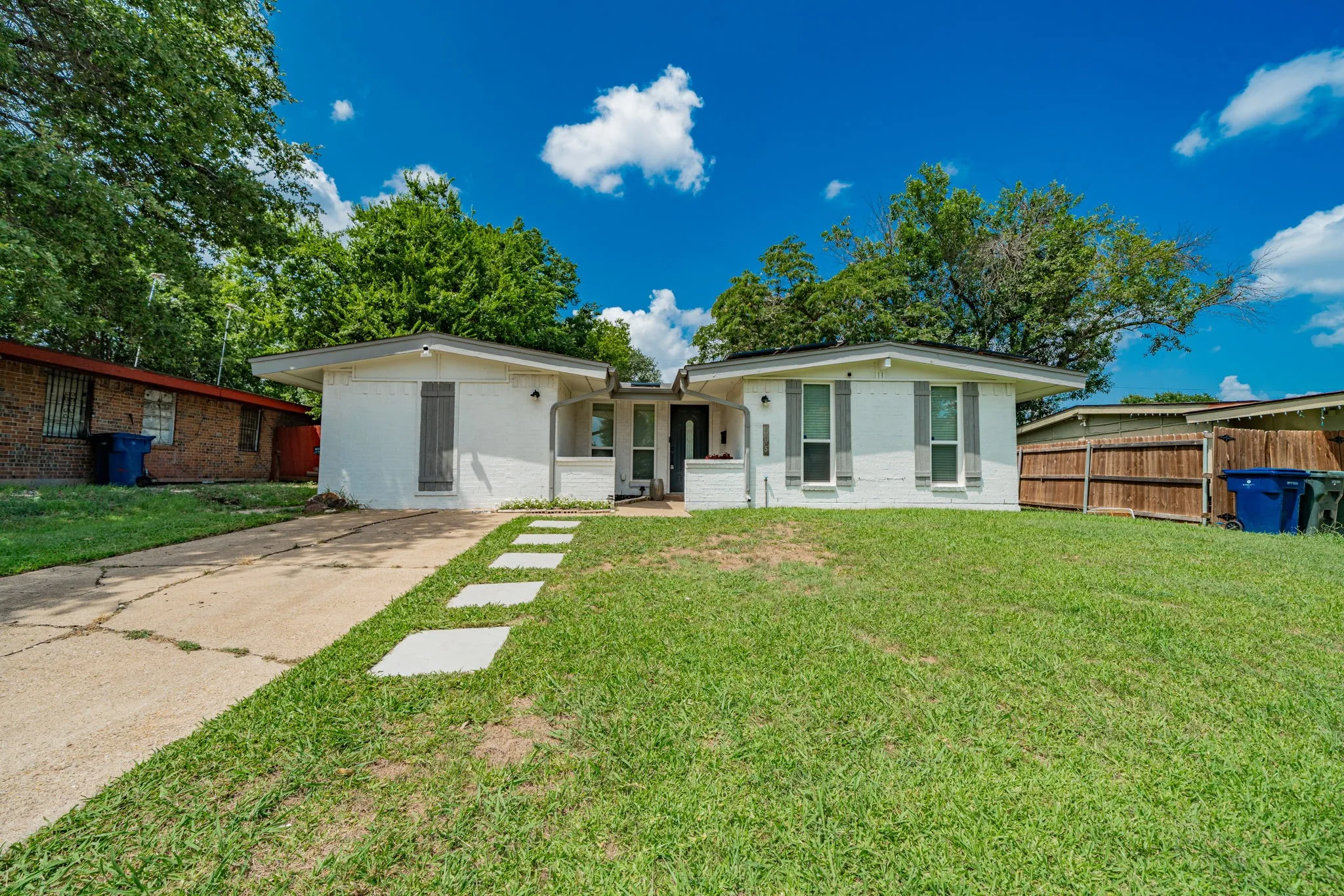 Single Family Residence For Sale in Dallas County , 905 Piedmont Drive, Garland, Texas 75040, 3 Bedroom, 2 Bathroom, Garage spaces, 1,200 Sqft, built in 1967, mls#21367531, Real Estate Agent in Garland, Homes For Sale in Dallas county, Homes For Sale in Garland, Realtor in Garland Texas, Real Estate Brokerage Independent Realty Texas, Luminita Cordes Realtor