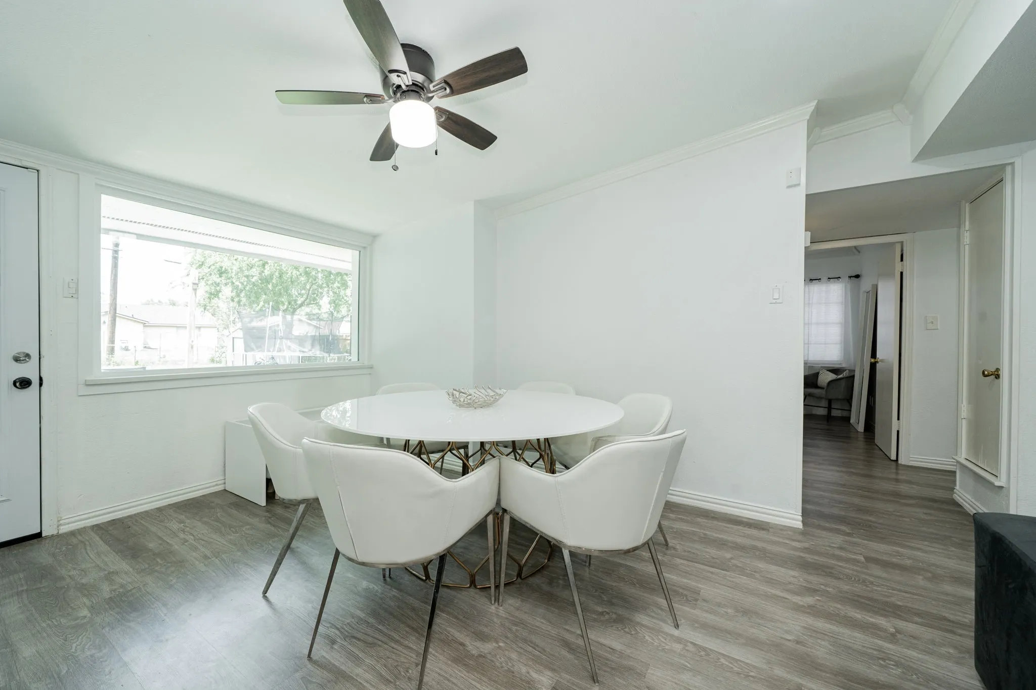 Dining area featuring crown molding, wood finished floors, and a ceiling fan