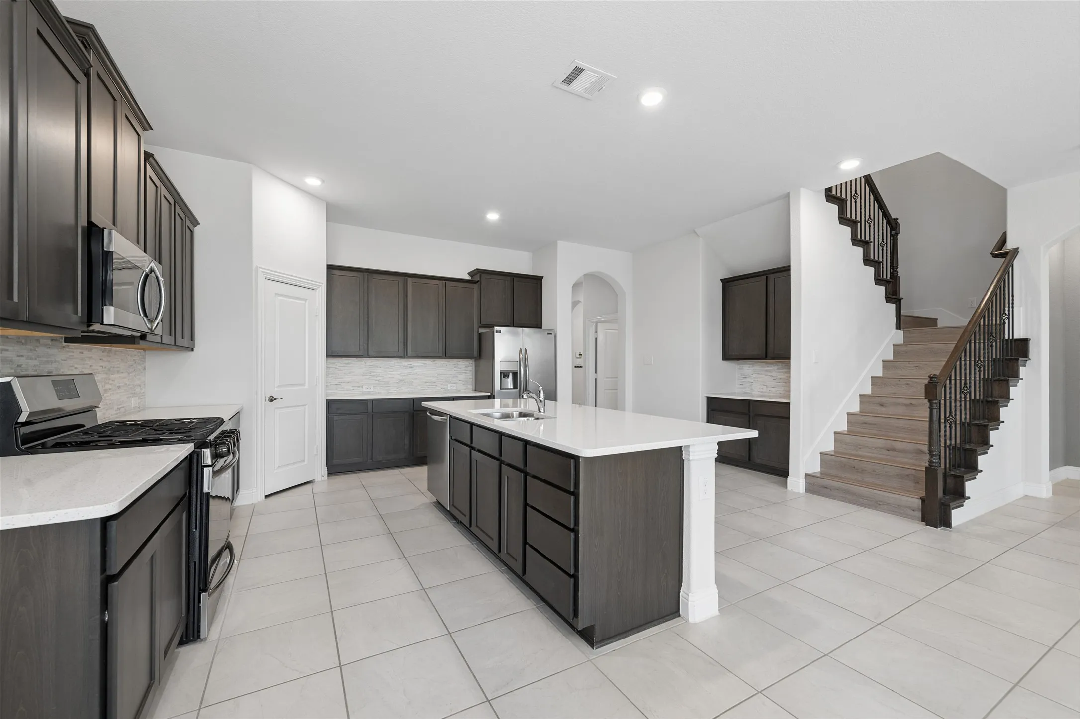 Single Family Residence For Rent in Denton County , 10917 Blaze Street, Aubrey, Texas 76227, 4 Bedroom, 3 Bathroom, 2 Garage spaces, 2,510 Sqft, built in 2018, mls#21368552, Real Estate Agent in Aubrey, Homes For Rent in Denton county, Homes For Rent in Aubrey, Realtor in Aubrey Texas, Real Estate Brokerage Independent Realty Texas, Luminita Cordes Realtor