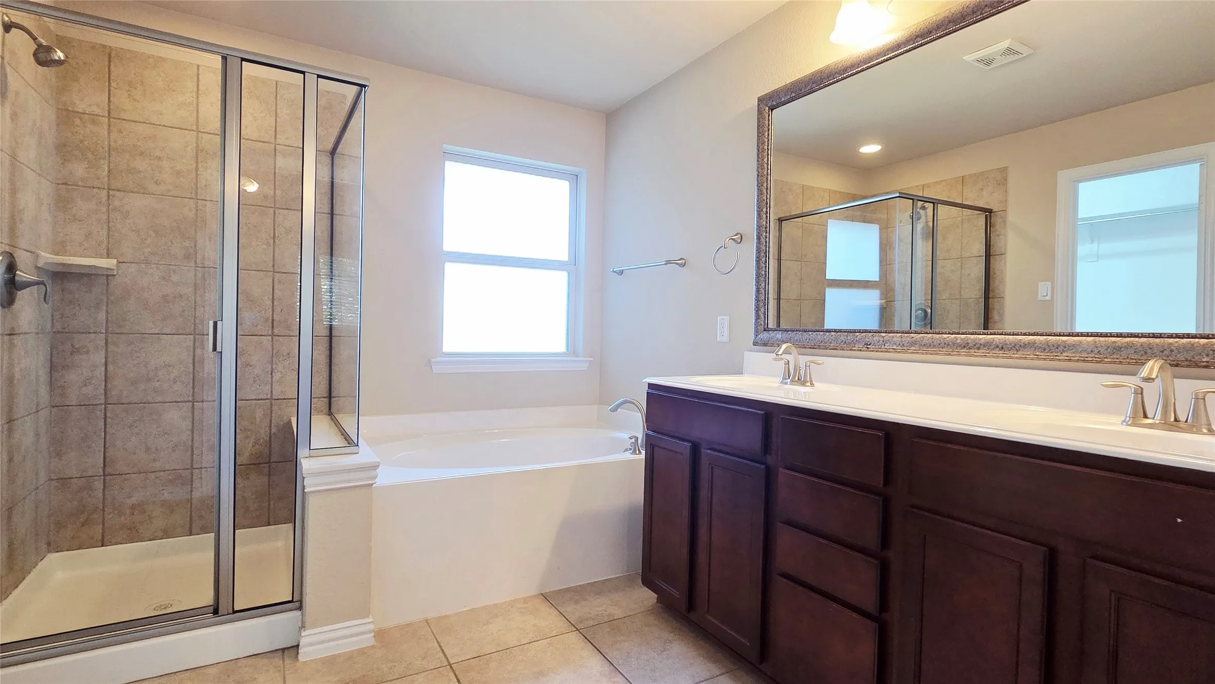 Single Family Residence For Rent in Denton County , 4364 Peregrine Way, Carrollton, Texas 75010, 3 Bedroom, 3 Bathroom, 2 Garage spaces, 1,894 Sqft, built in 2009, mls#21367568, Real Estate Agent in Carrollton, Homes For Rent in Denton county, Homes For Rent in Carrollton, Realtor in Carrollton Texas, Real Estate Brokerage Independent Realty Texas, Luminita Cordes Realtor