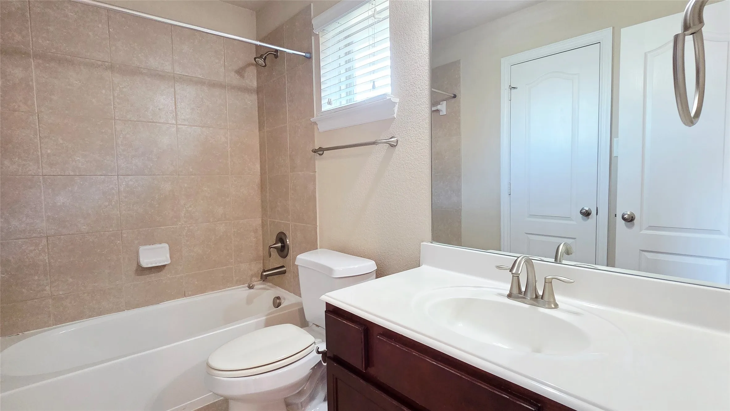Single Family Residence For Rent in Denton County , 4364 Peregrine Way, Carrollton, Texas 75010, 3 Bedroom, 3 Bathroom, 2 Garage spaces, 1,894 Sqft, built in 2009, mls#21367568, Real Estate Agent in Carrollton, Homes For Rent in Denton county, Homes For Rent in Carrollton, Realtor in Carrollton Texas, Real Estate Brokerage Independent Realty Texas, Luminita Cordes Realtor