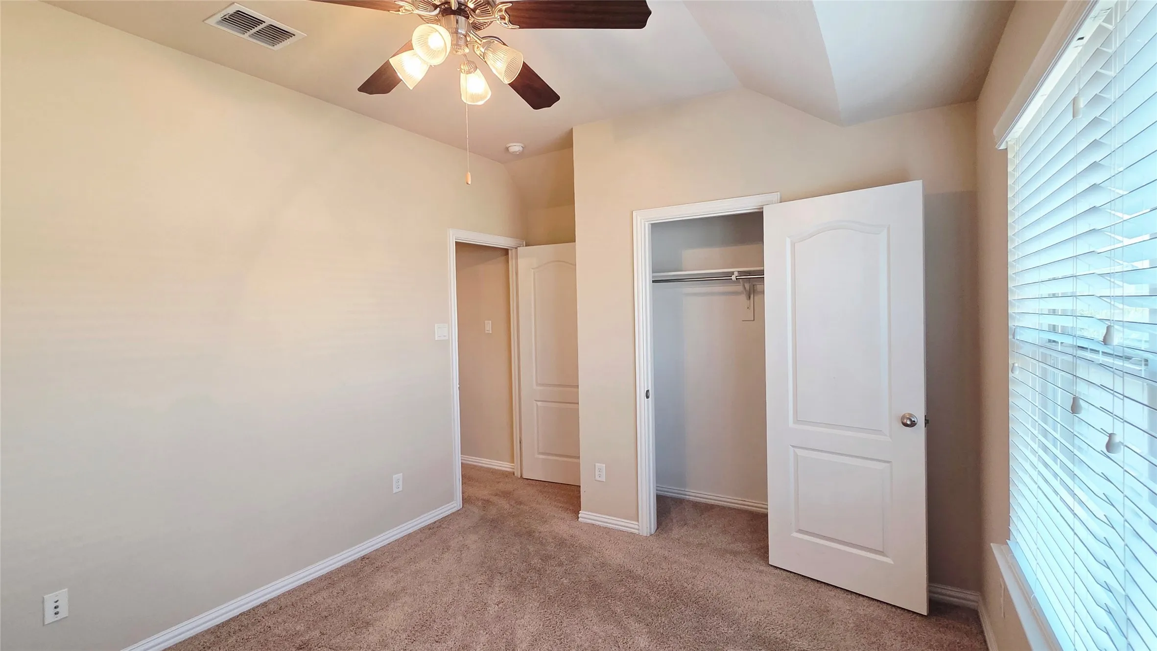 Single Family Residence For Rent in Denton County , 4364 Peregrine Way, Carrollton, Texas 75010, 3 Bedroom, 3 Bathroom, 2 Garage spaces, 1,894 Sqft, built in 2009, mls#21367568, Real Estate Agent in Carrollton, Homes For Rent in Denton county, Homes For Rent in Carrollton, Realtor in Carrollton Texas, Real Estate Brokerage Independent Realty Texas, Luminita Cordes Realtor
