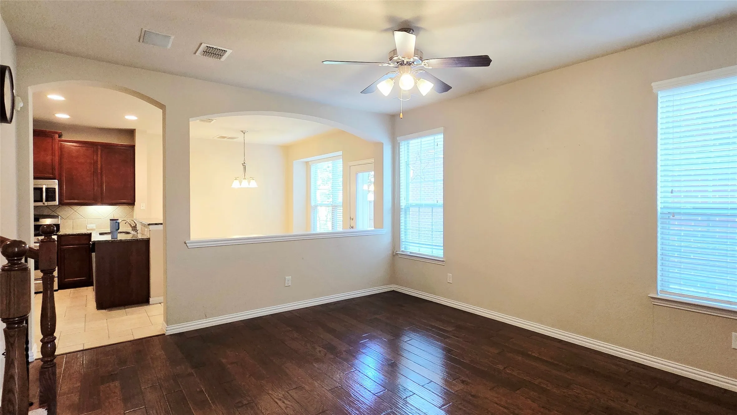 Single Family Residence For Rent in Denton County , 4364 Peregrine Way, Carrollton, Texas 75010, 3 Bedroom, 3 Bathroom, 2 Garage spaces, 1,894 Sqft, built in 2009, mls#21367568, Real Estate Agent in Carrollton, Homes For Rent in Denton county, Homes For Rent in Carrollton, Realtor in Carrollton Texas, Real Estate Brokerage Independent Realty Texas, Luminita Cordes Realtor