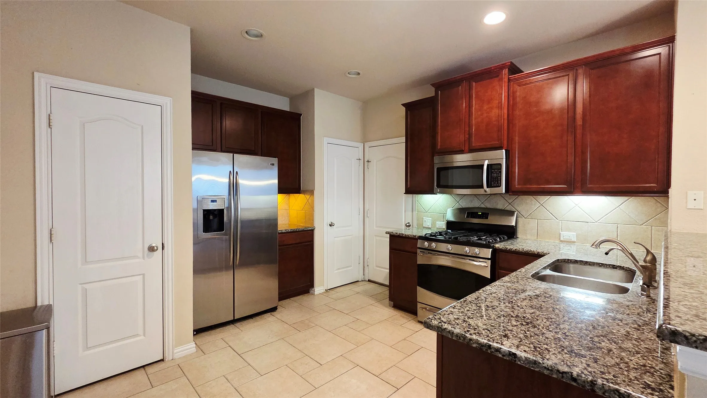 Single Family Residence For Rent in Denton County , 4364 Peregrine Way, Carrollton, Texas 75010, 3 Bedroom, 3 Bathroom, 2 Garage spaces, 1,894 Sqft, built in 2009, mls#21367568, Real Estate Agent in Carrollton, Homes For Rent in Denton county, Homes For Rent in Carrollton, Realtor in Carrollton Texas, Real Estate Brokerage Independent Realty Texas, Luminita Cordes Realtor