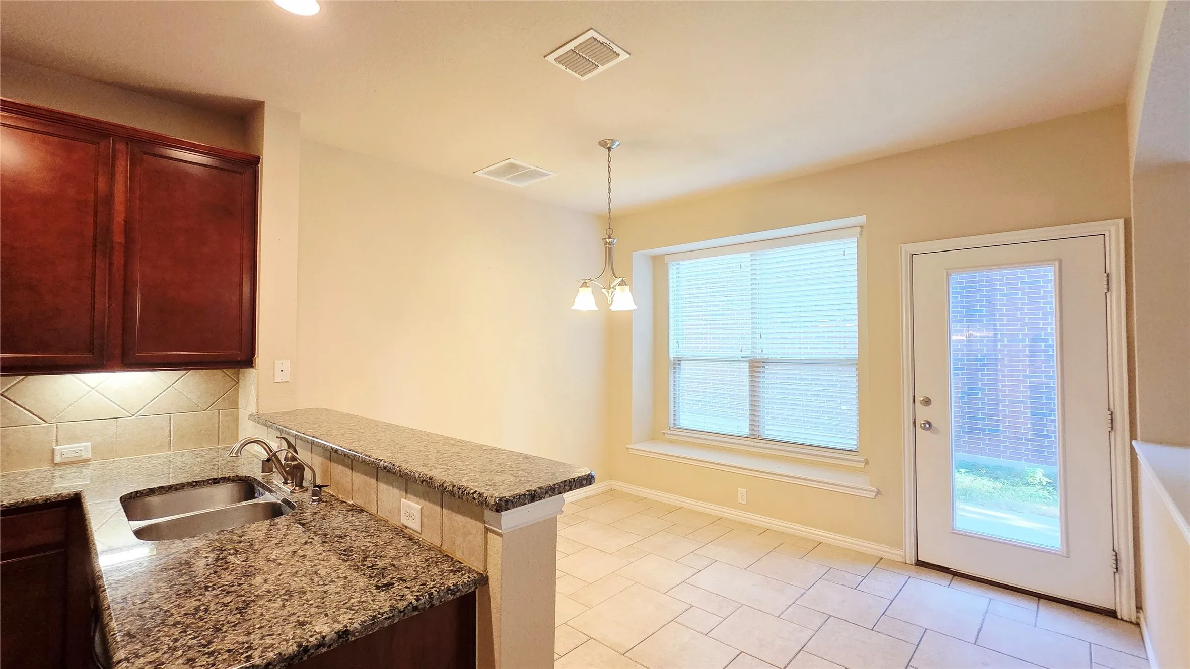 Single Family Residence For Rent in Denton County , 4364 Peregrine Way, Carrollton, Texas 75010, 3 Bedroom, 3 Bathroom, 2 Garage spaces, 1,894 Sqft, built in 2009, mls#21367568, Real Estate Agent in Carrollton, Homes For Rent in Denton county, Homes For Rent in Carrollton, Realtor in Carrollton Texas, Real Estate Brokerage Independent Realty Texas, Luminita Cordes Realtor