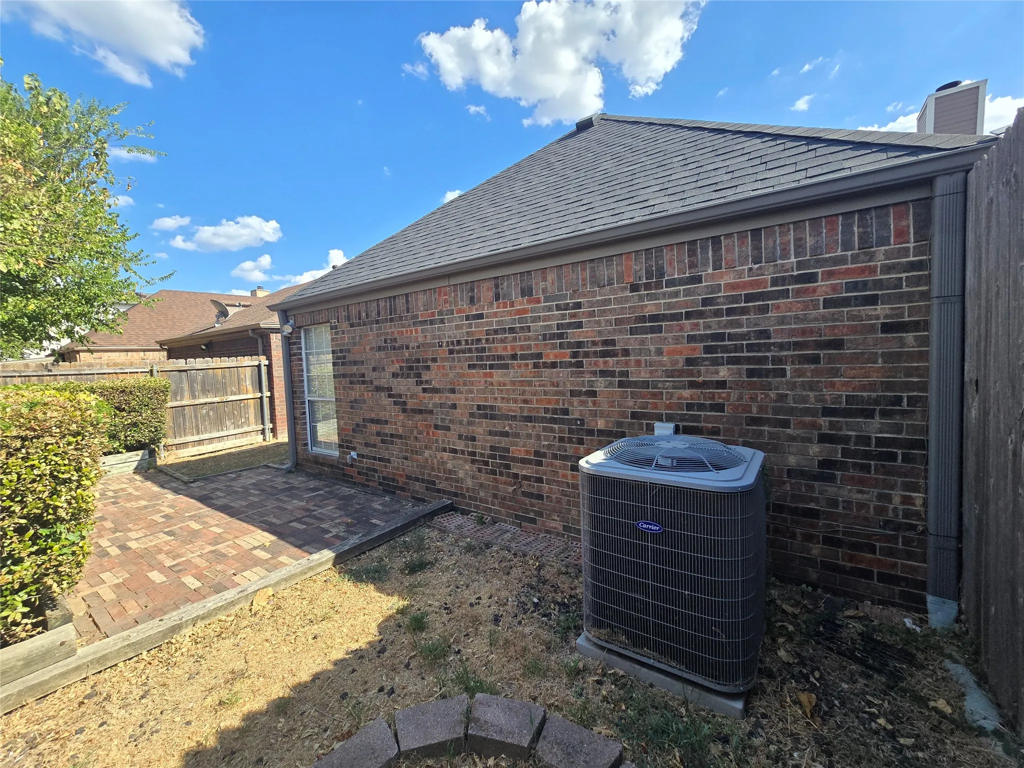 Single Family Residence For Rent in Dallas County , 2961 N Bend Drive, Dallas, Texas 75229, 3 Bedroom, 3 Bathroom, 2 Garage spaces, 1,514 Sqft, built in 1987, mls#21368558, Real Estate Agent in Dallas, Homes For Rent in Dallas county, Homes For Rent in Dallas, Realtor in Dallas Texas, Real Estate Brokerage Independent Realty Texas, Luminita Cordes Realtor
