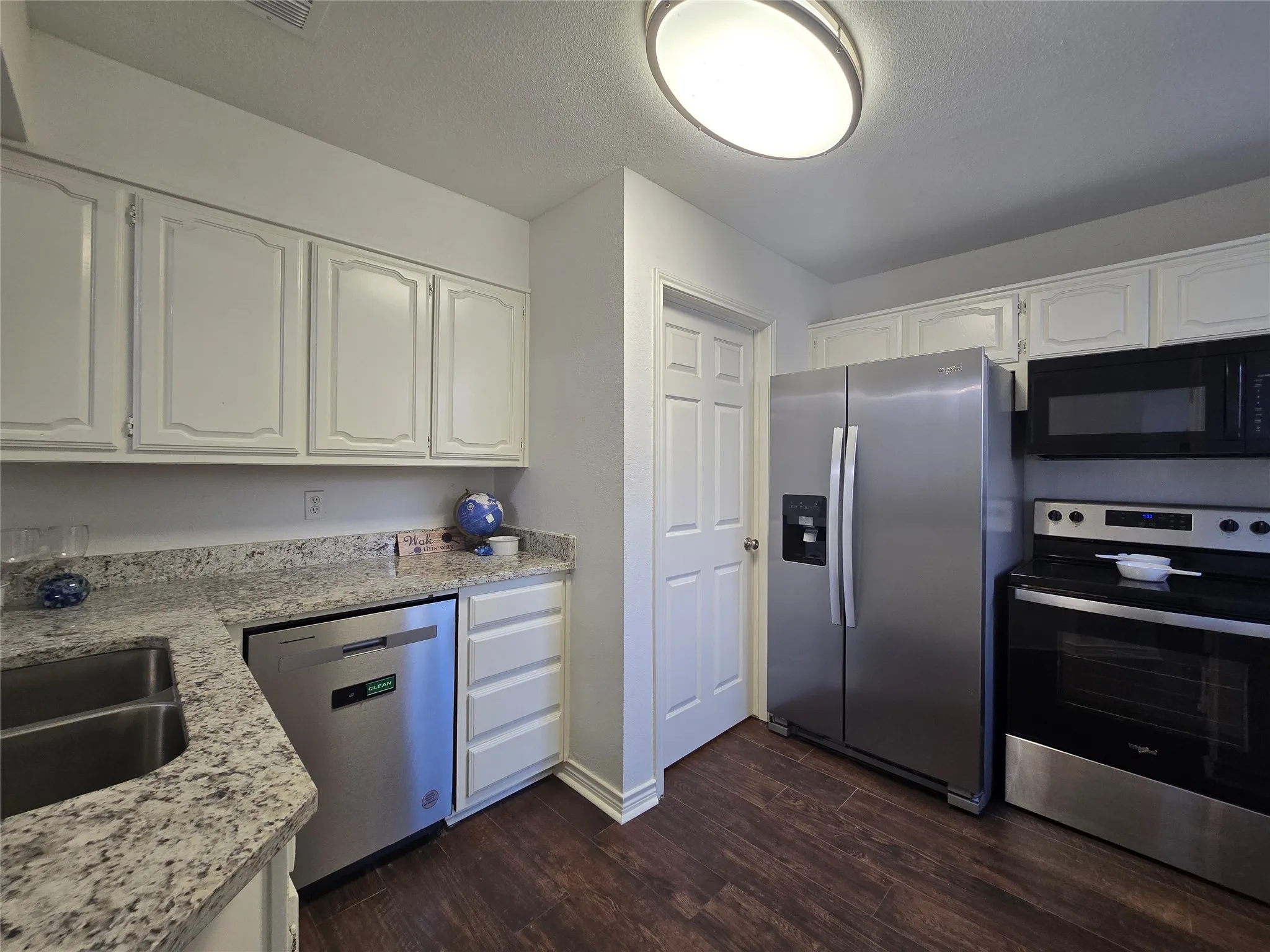 Single Family Residence For Rent in Dallas County , 2961 N Bend Drive, Dallas, Texas 75229, 3 Bedroom, 3 Bathroom, 2 Garage spaces, 1,514 Sqft, built in 1987, mls#21368558, Real Estate Agent in Dallas, Homes For Rent in Dallas county, Homes For Rent in Dallas, Realtor in Dallas Texas, Real Estate Brokerage Independent Realty Texas, Luminita Cordes Realtor