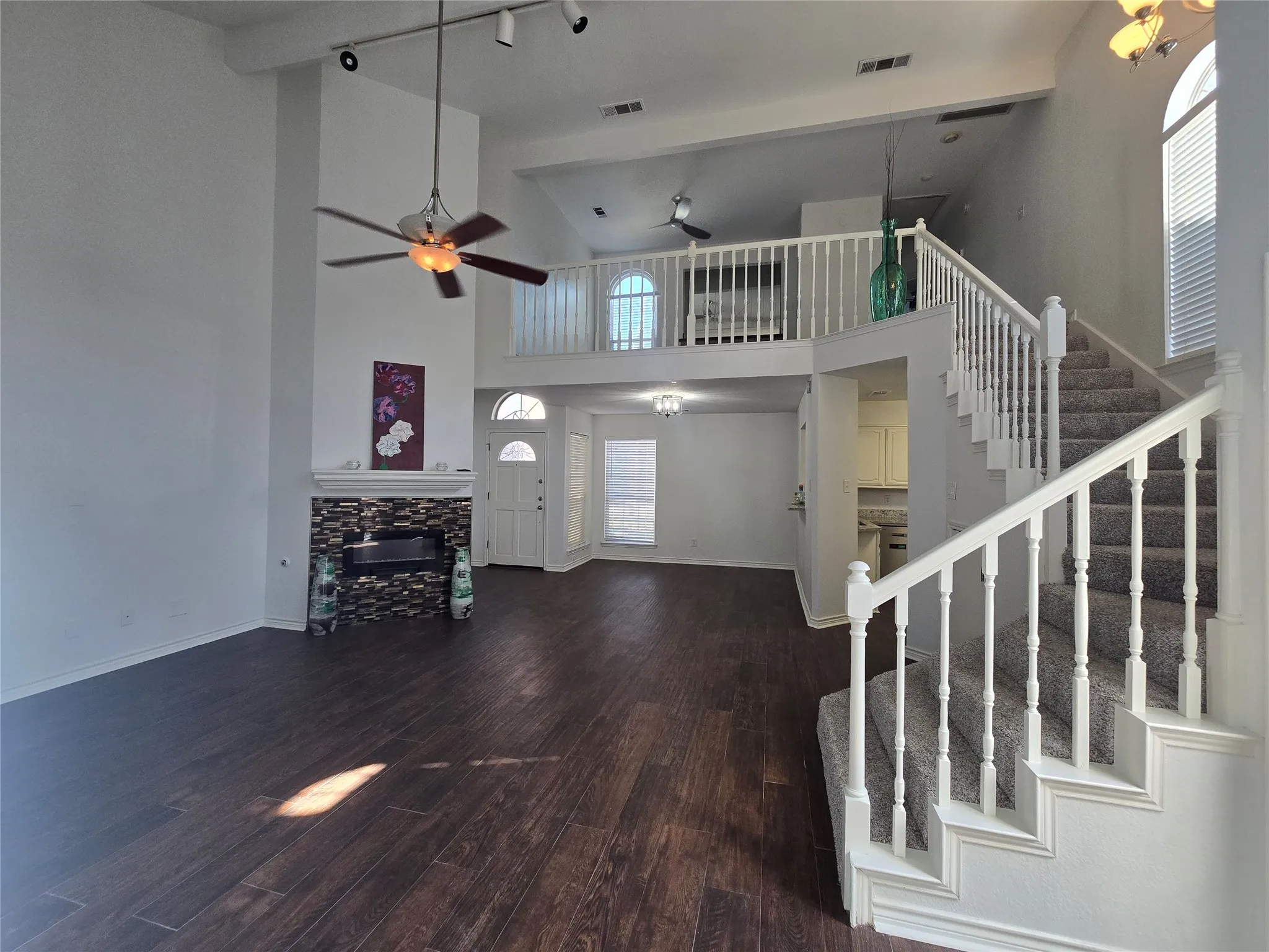 Single Family Residence For Rent in Dallas County , 2961 N Bend Drive, Dallas, Texas 75229, 3 Bedroom, 3 Bathroom, 2 Garage spaces, 1,514 Sqft, built in 1987, mls#21368558, Real Estate Agent in Dallas, Homes For Rent in Dallas county, Homes For Rent in Dallas, Realtor in Dallas Texas, Real Estate Brokerage Independent Realty Texas, Luminita Cordes Realtor