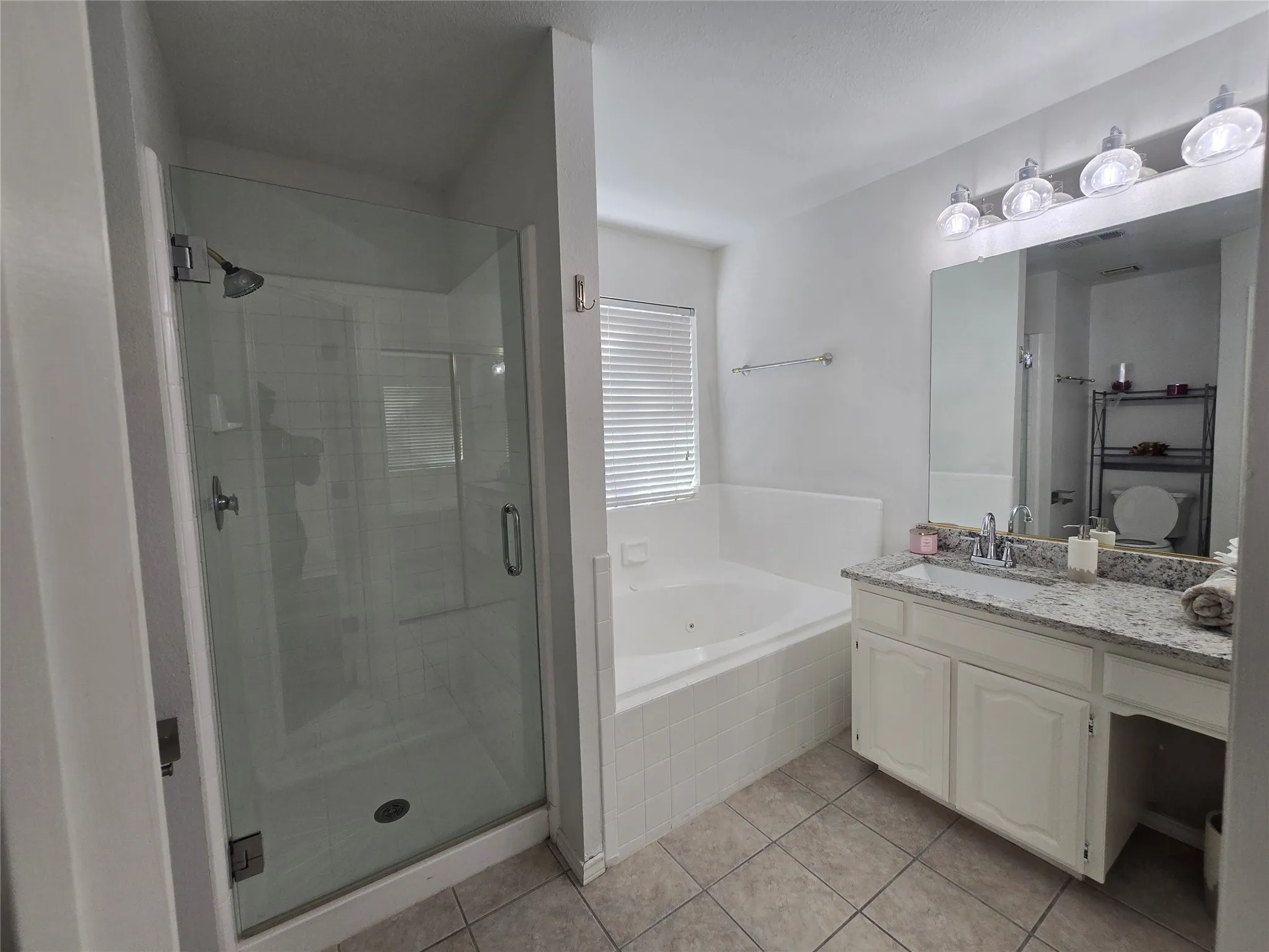 Single Family Residence For Rent in Dallas County , 2961 N Bend Drive, Dallas, Texas 75229, 3 Bedroom, 3 Bathroom, 2 Garage spaces, 1,514 Sqft, built in 1987, mls#21368558, Real Estate Agent in Dallas, Homes For Rent in Dallas county, Homes For Rent in Dallas, Realtor in Dallas Texas, Real Estate Brokerage Independent Realty Texas, Luminita Cordes Realtor