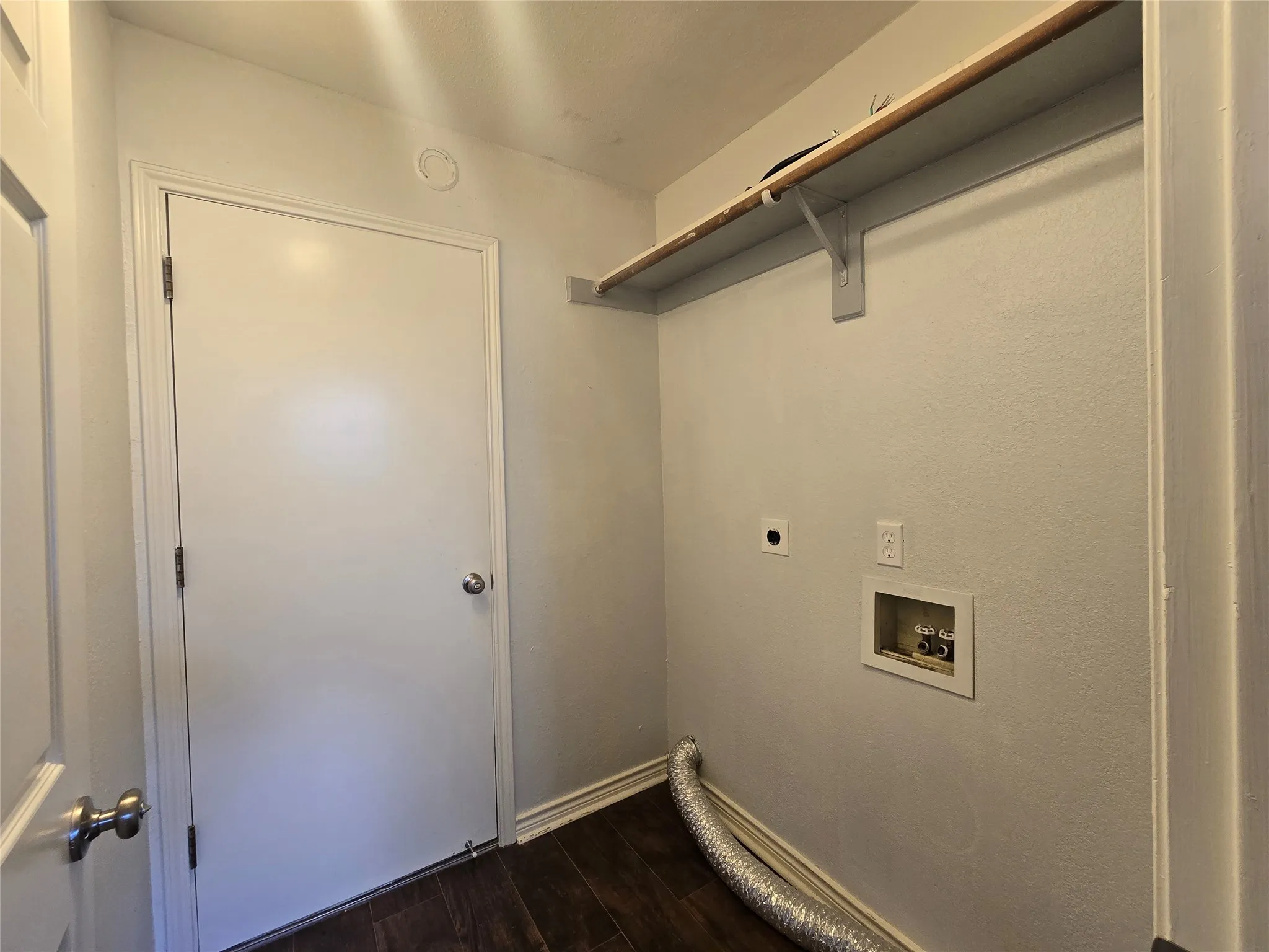 Single Family Residence For Rent in Dallas County , 2961 N Bend Drive, Dallas, Texas 75229, 3 Bedroom, 3 Bathroom, 2 Garage spaces, 1,514 Sqft, built in 1987, mls#21368558, Real Estate Agent in Dallas, Homes For Rent in Dallas county, Homes For Rent in Dallas, Realtor in Dallas Texas, Real Estate Brokerage Independent Realty Texas, Luminita Cordes Realtor