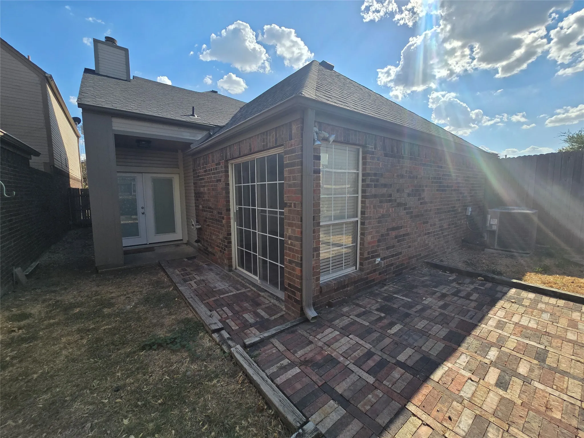 Single Family Residence For Rent in Dallas County , 2961 N Bend Drive, Dallas, Texas 75229, 3 Bedroom, 3 Bathroom, 2 Garage spaces, 1,514 Sqft, built in 1987, mls#21368558, Real Estate Agent in Dallas, Homes For Rent in Dallas county, Homes For Rent in Dallas, Realtor in Dallas Texas, Real Estate Brokerage Independent Realty Texas, Luminita Cordes Realtor