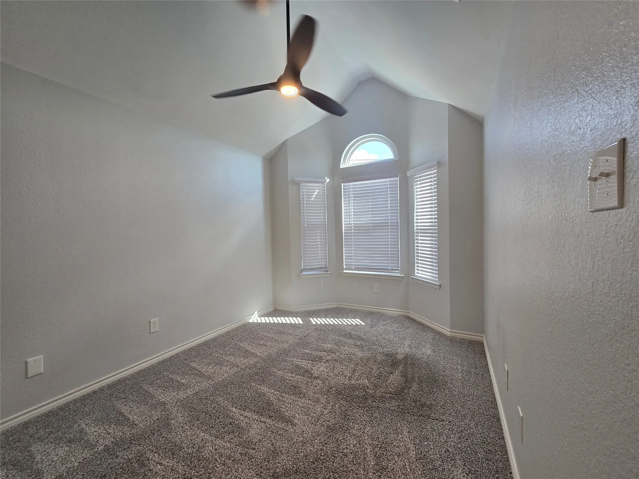 Single Family Residence For Rent in Dallas County , 2961 N Bend Drive, Dallas, Texas 75229, 3 Bedroom, 3 Bathroom, 2 Garage spaces, 1,514 Sqft, built in 1987, mls#21368558, Real Estate Agent in Dallas, Homes For Rent in Dallas county, Homes For Rent in Dallas, Realtor in Dallas Texas, Real Estate Brokerage Independent Realty Texas, Luminita Cordes Realtor
