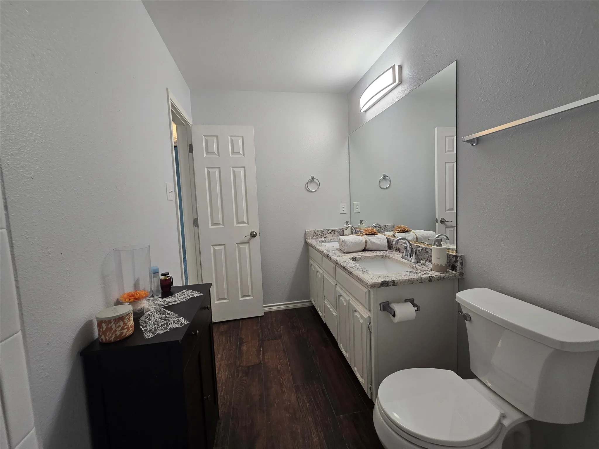 Single Family Residence For Rent in Dallas County , 2961 N Bend Drive, Dallas, Texas 75229, 3 Bedroom, 3 Bathroom, 2 Garage spaces, 1,514 Sqft, built in 1987, mls#21368558, Real Estate Agent in Dallas, Homes For Rent in Dallas county, Homes For Rent in Dallas, Realtor in Dallas Texas, Real Estate Brokerage Independent Realty Texas, Luminita Cordes Realtor