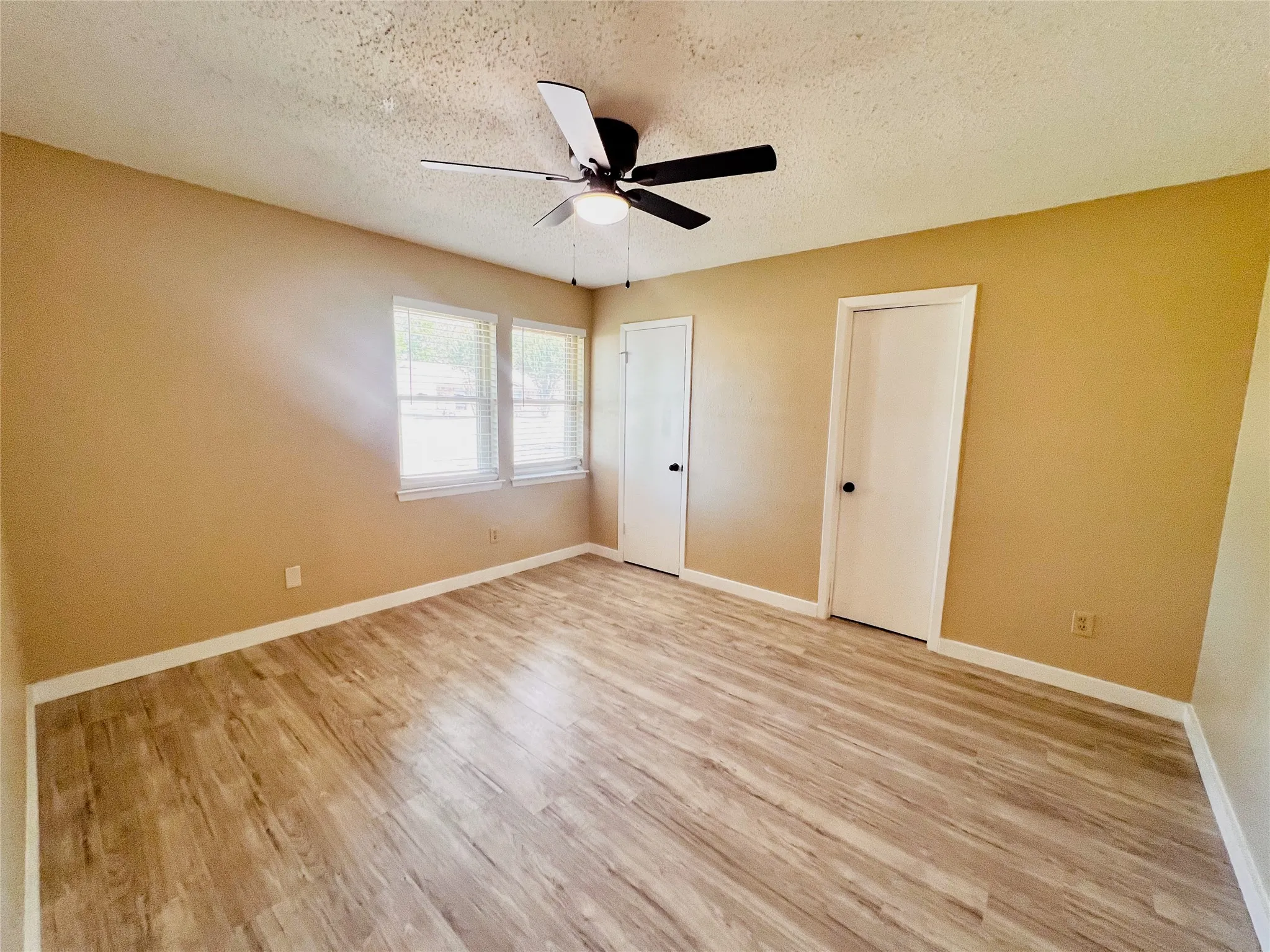 Single Family Residence For Sale in Dallas County , 2213 E Biscayne Drive, Irving, Texas 75060, 3 Bedroom, 2 Bathroom, 1 Garage spaces, 1,200 Sqft, built in 1968, mls#21368559, Real Estate Agent in Irving, Homes For Sale in Dallas county, Homes For Sale in Irving, Realtor in Irving Texas, Real Estate Brokerage Independent Realty Texas, Luminita Cordes Realtor