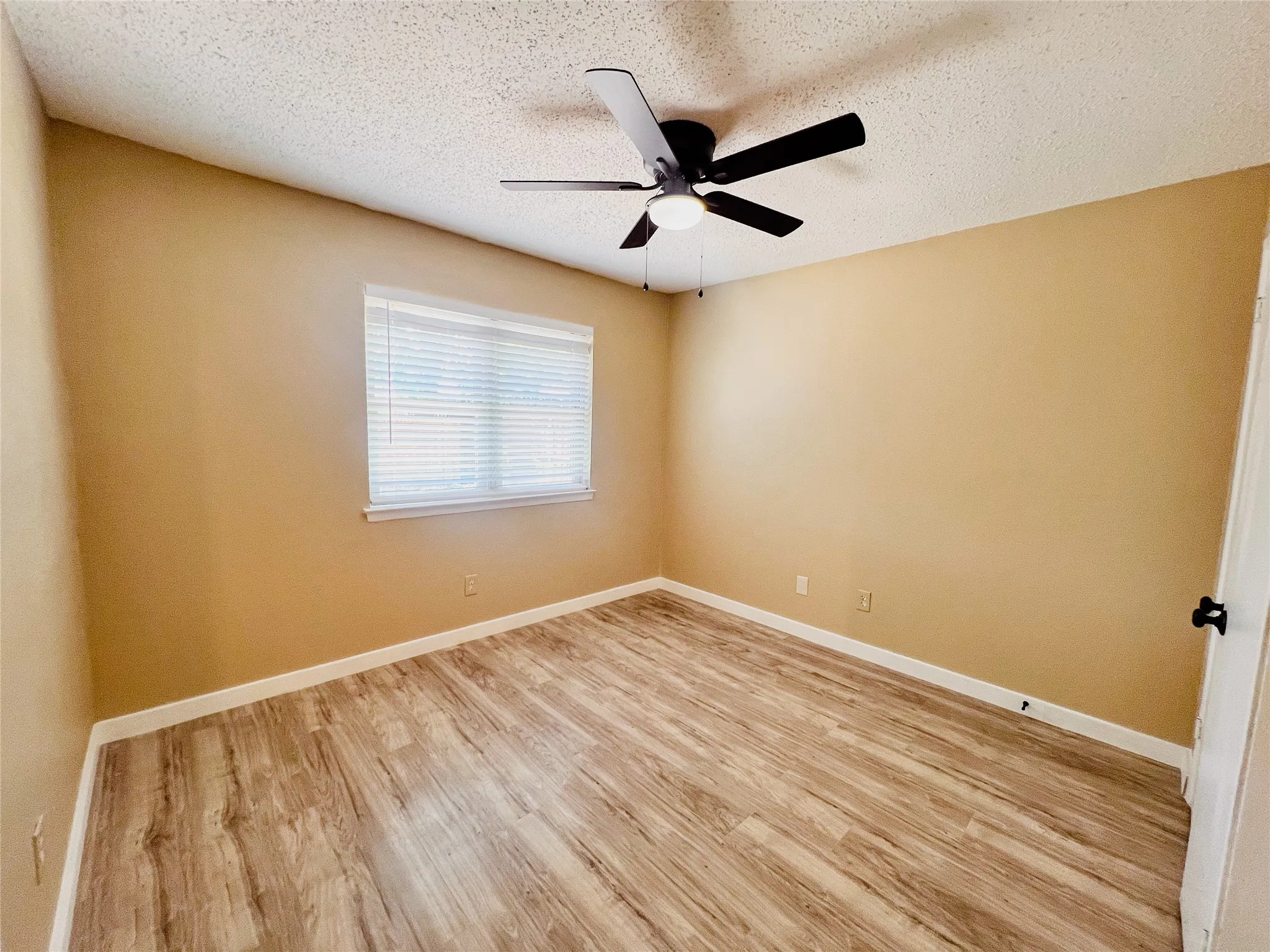 Single Family Residence For Sale in Dallas County , 2213 E Biscayne Drive, Irving, Texas 75060, 3 Bedroom, 2 Bathroom, 1 Garage spaces, 1,200 Sqft, built in 1968, mls#21368559, Real Estate Agent in Irving, Homes For Sale in Dallas county, Homes For Sale in Irving, Realtor in Irving Texas, Real Estate Brokerage Independent Realty Texas, Luminita Cordes Realtor