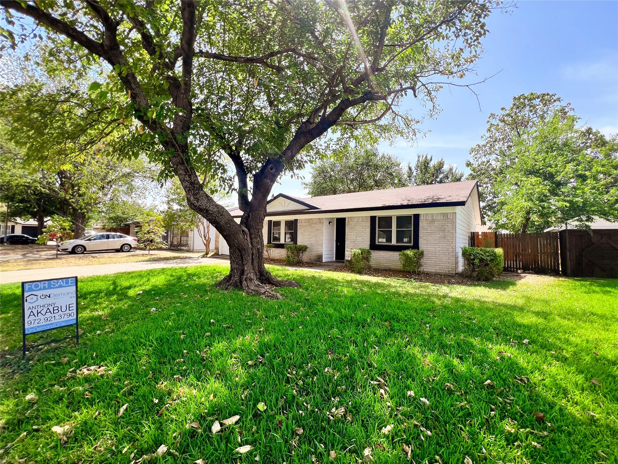 Single Family Residence For Sale in Dallas County , 2213 E Biscayne Drive, Irving, Texas 75060, 3 Bedroom, 2 Bathroom, 1 Garage spaces, 1,200 Sqft, built in 1968, mls#21368559, Real Estate Agent in Irving, Homes For Sale in Dallas county, Homes For Sale in Irving, Realtor in Irving Texas, Real Estate Brokerage Independent Realty Texas, Luminita Cordes Realtor