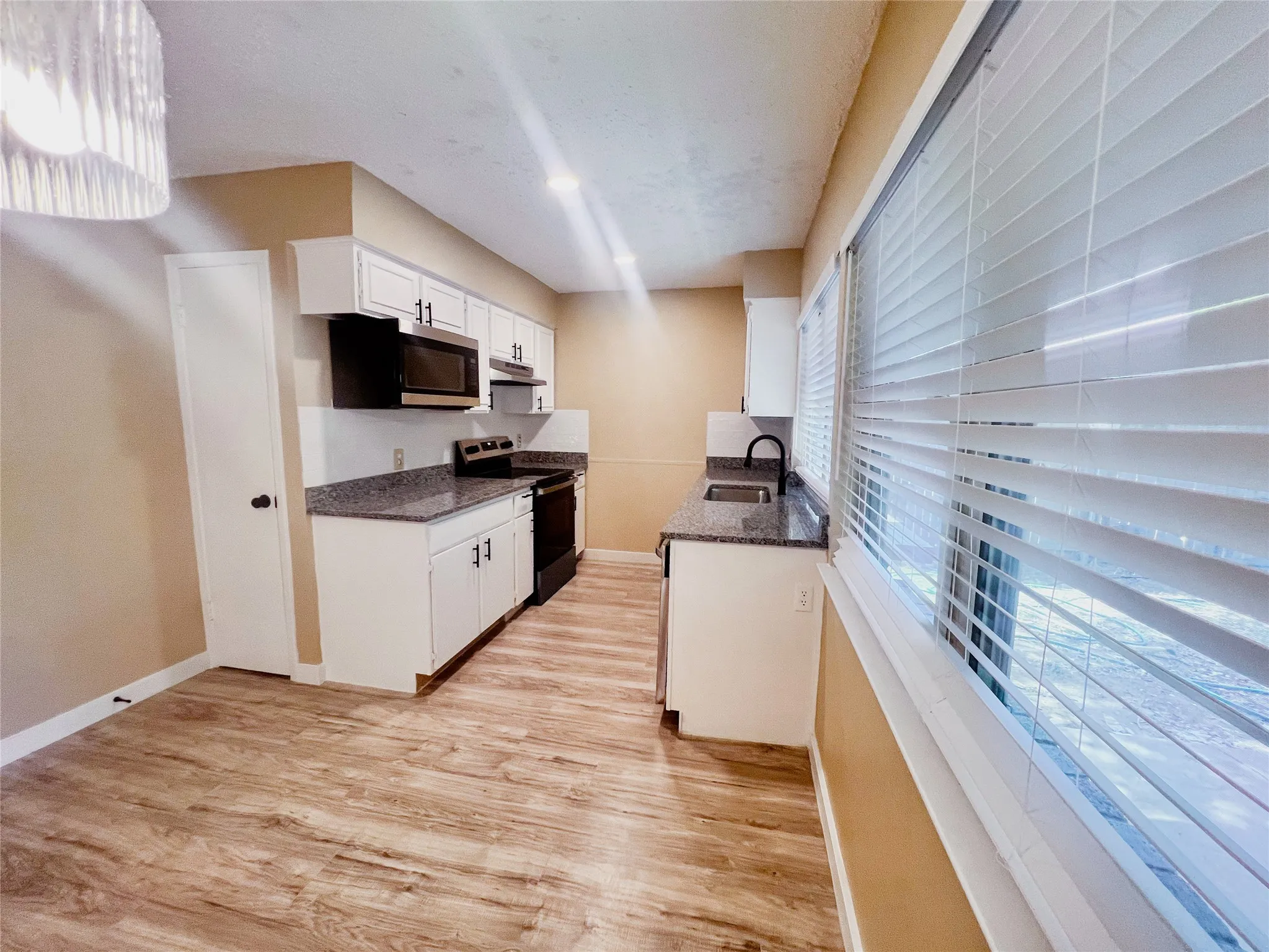 Single Family Residence For Sale in Dallas County , 2213 E Biscayne Drive, Irving, Texas 75060, 3 Bedroom, 2 Bathroom, 1 Garage spaces, 1,200 Sqft, built in 1968, mls#21368559, Real Estate Agent in Irving, Homes For Sale in Dallas county, Homes For Sale in Irving, Realtor in Irving Texas, Real Estate Brokerage Independent Realty Texas, Luminita Cordes Realtor