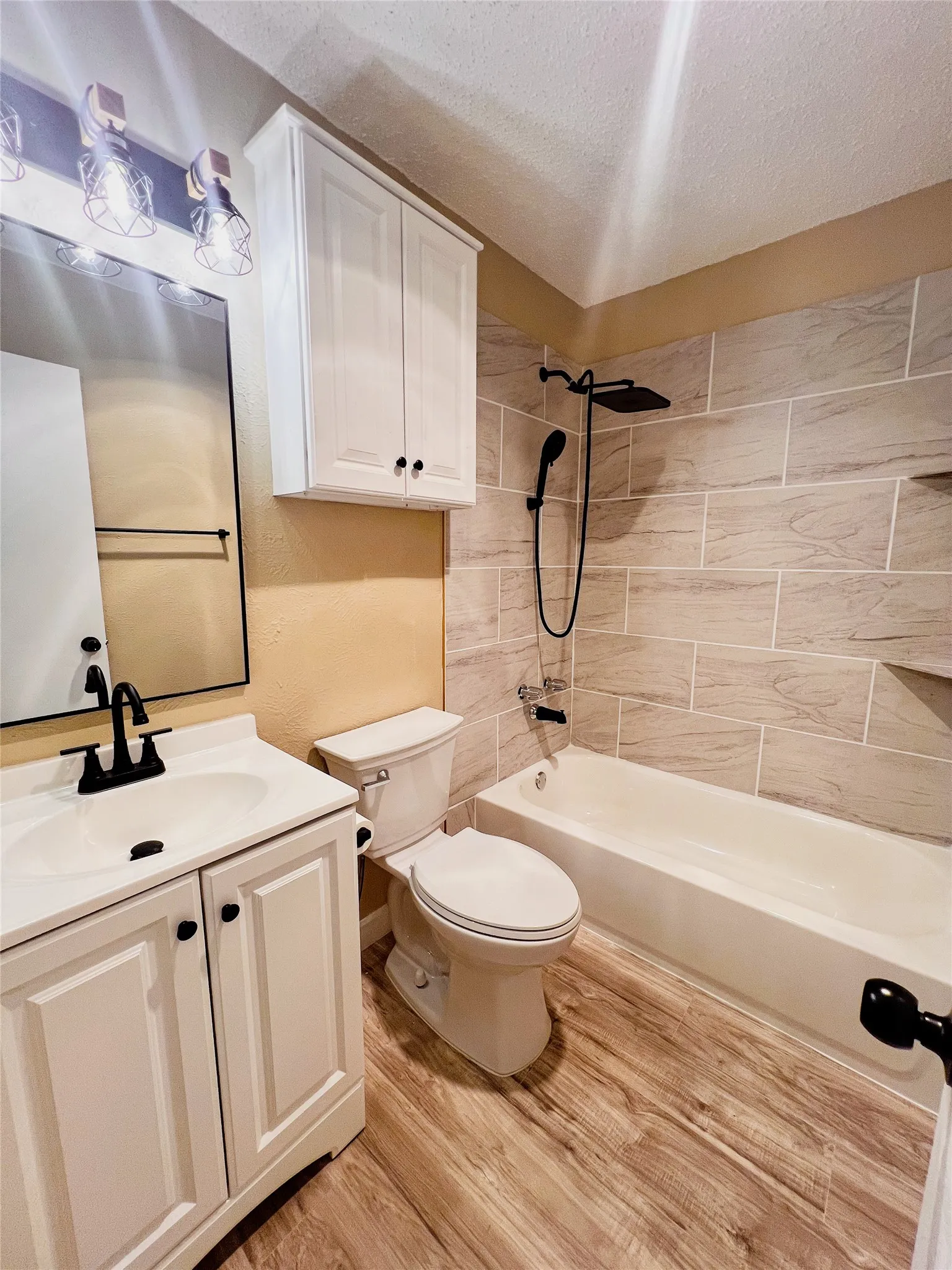 Single Family Residence For Sale in Dallas County , 2213 E Biscayne Drive, Irving, Texas 75060, 3 Bedroom, 2 Bathroom, 1 Garage spaces, 1,200 Sqft, built in 1968, mls#21368559, Real Estate Agent in Irving, Homes For Sale in Dallas county, Homes For Sale in Irving, Realtor in Irving Texas, Real Estate Brokerage Independent Realty Texas, Luminita Cordes Realtor