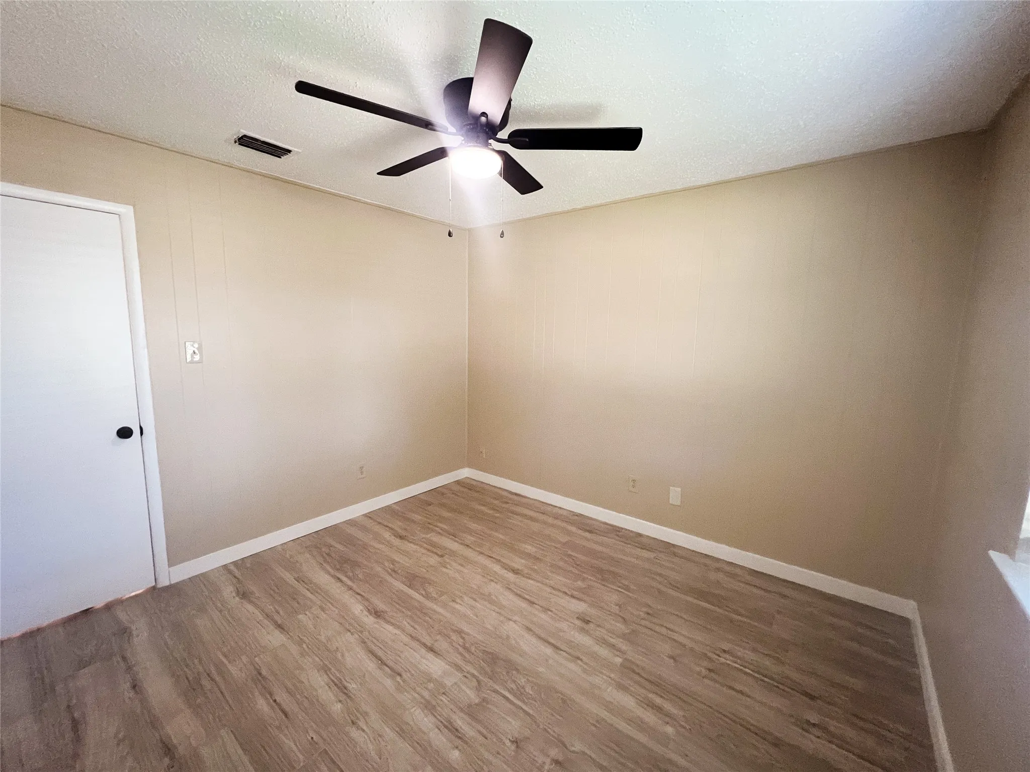 Single Family Residence For Sale in Dallas County , 2213 E Biscayne Drive, Irving, Texas 75060, 3 Bedroom, 2 Bathroom, 1 Garage spaces, 1,200 Sqft, built in 1968, mls#21368559, Real Estate Agent in Irving, Homes For Sale in Dallas county, Homes For Sale in Irving, Realtor in Irving Texas, Real Estate Brokerage Independent Realty Texas, Luminita Cordes Realtor