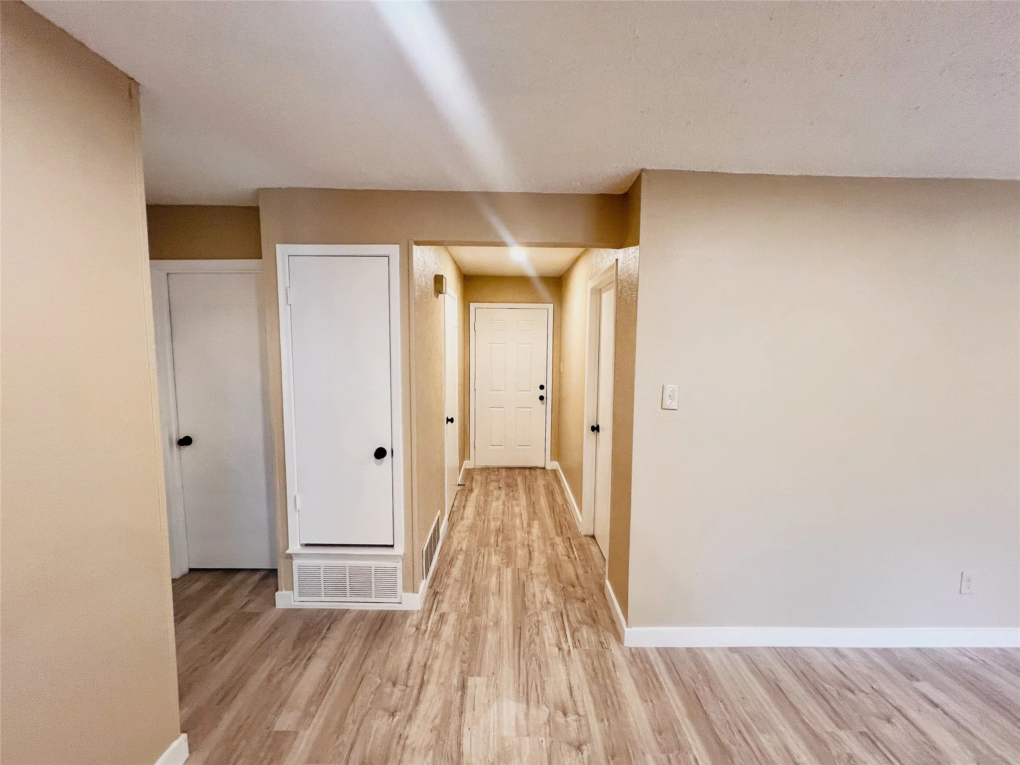 Single Family Residence For Sale in Dallas County , 2213 E Biscayne Drive, Irving, Texas 75060, 3 Bedroom, 2 Bathroom, 1 Garage spaces, 1,200 Sqft, built in 1968, mls#21368559, Real Estate Agent in Irving, Homes For Sale in Dallas county, Homes For Sale in Irving, Realtor in Irving Texas, Real Estate Brokerage Independent Realty Texas, Luminita Cordes Realtor