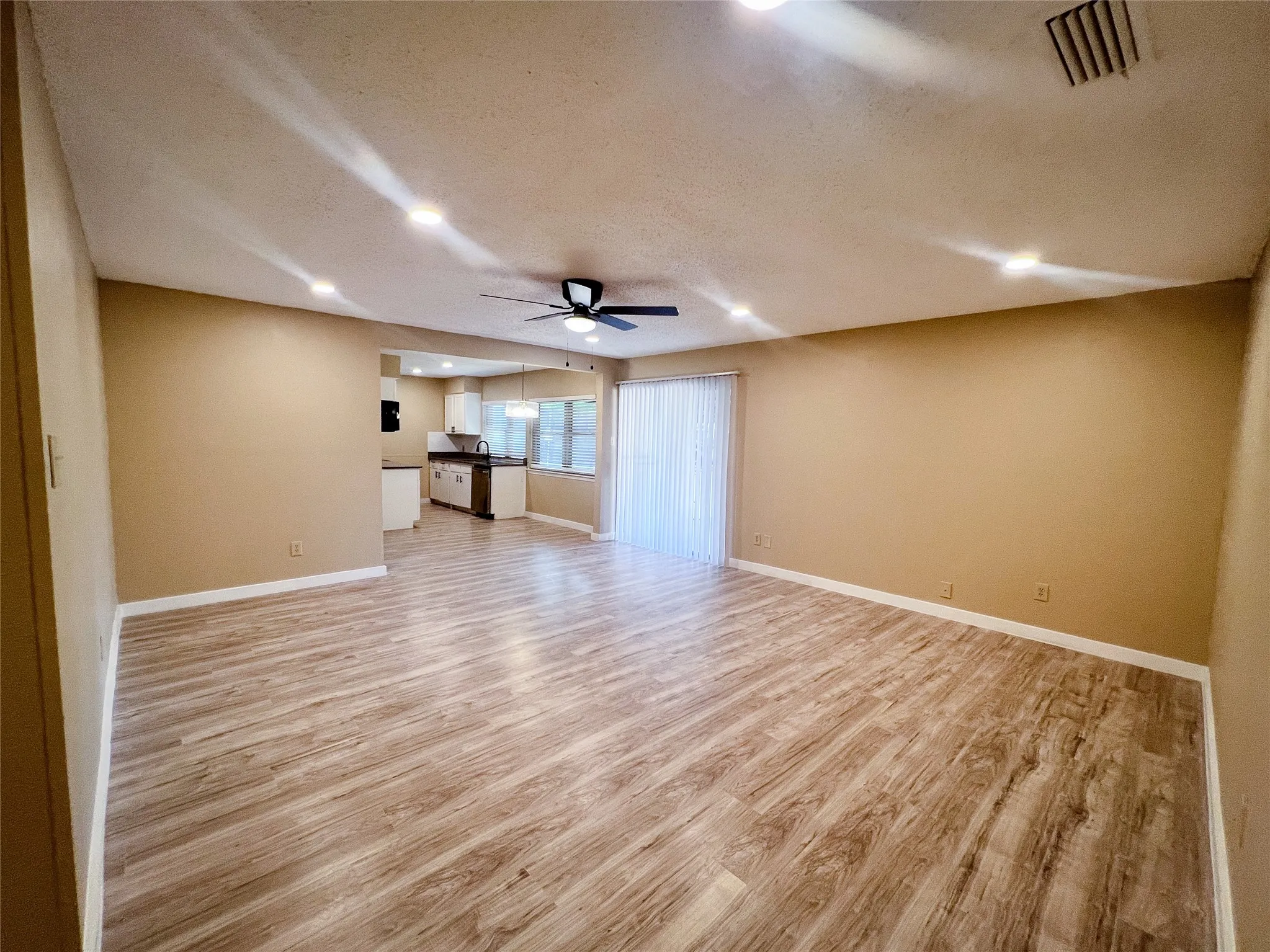 Single Family Residence For Sale in Dallas County , 2213 E Biscayne Drive, Irving, Texas 75060, 3 Bedroom, 2 Bathroom, 1 Garage spaces, 1,200 Sqft, built in 1968, mls#21368559, Real Estate Agent in Irving, Homes For Sale in Dallas county, Homes For Sale in Irving, Realtor in Irving Texas, Real Estate Brokerage Independent Realty Texas, Luminita Cordes Realtor