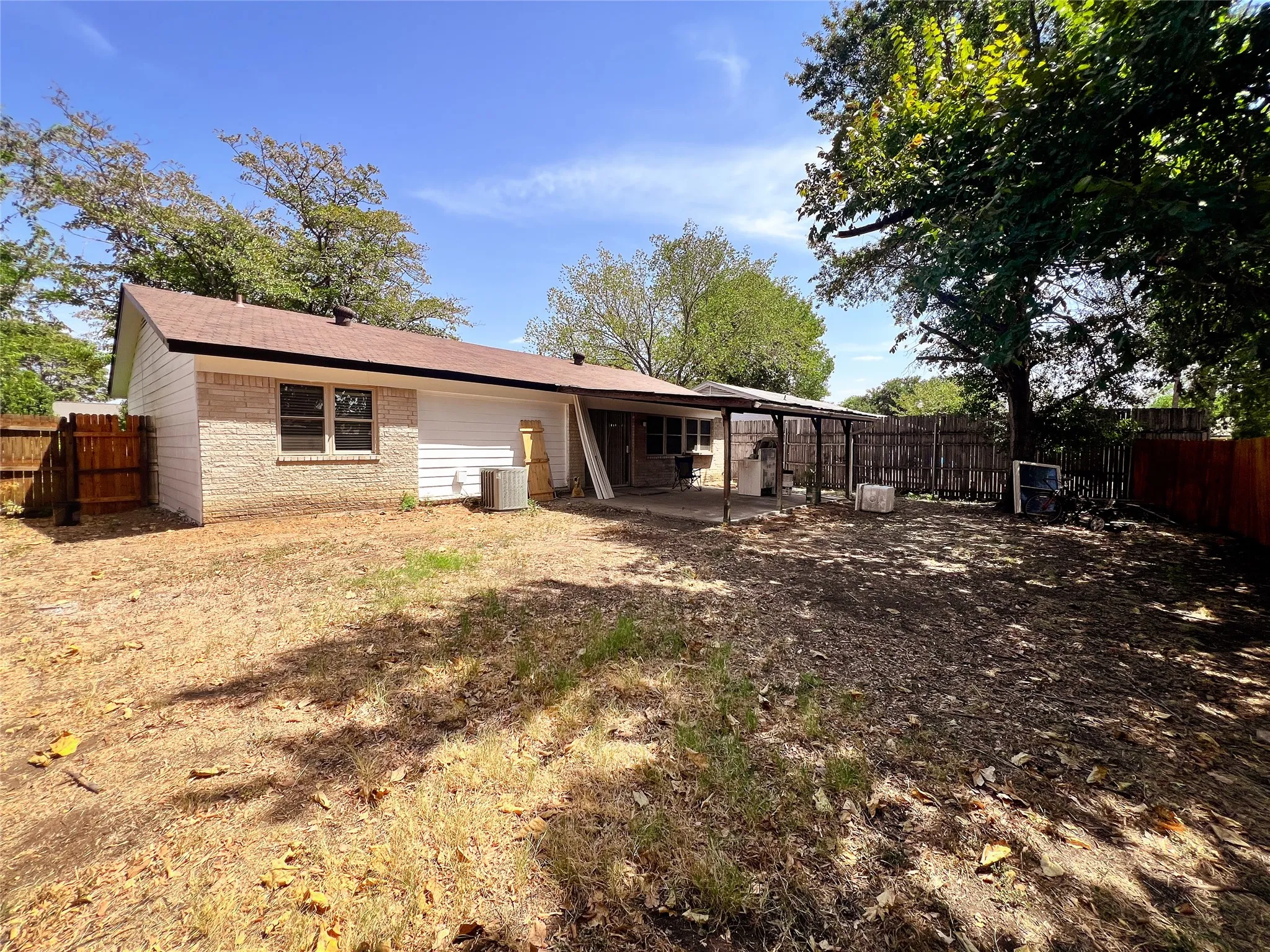 Single Family Residence For Sale in Dallas County , 2213 E Biscayne Drive, Irving, Texas 75060, 3 Bedroom, 2 Bathroom, 1 Garage spaces, 1,200 Sqft, built in 1968, mls#21368559, Real Estate Agent in Irving, Homes For Sale in Dallas county, Homes For Sale in Irving, Realtor in Irving Texas, Real Estate Brokerage Independent Realty Texas, Luminita Cordes Realtor