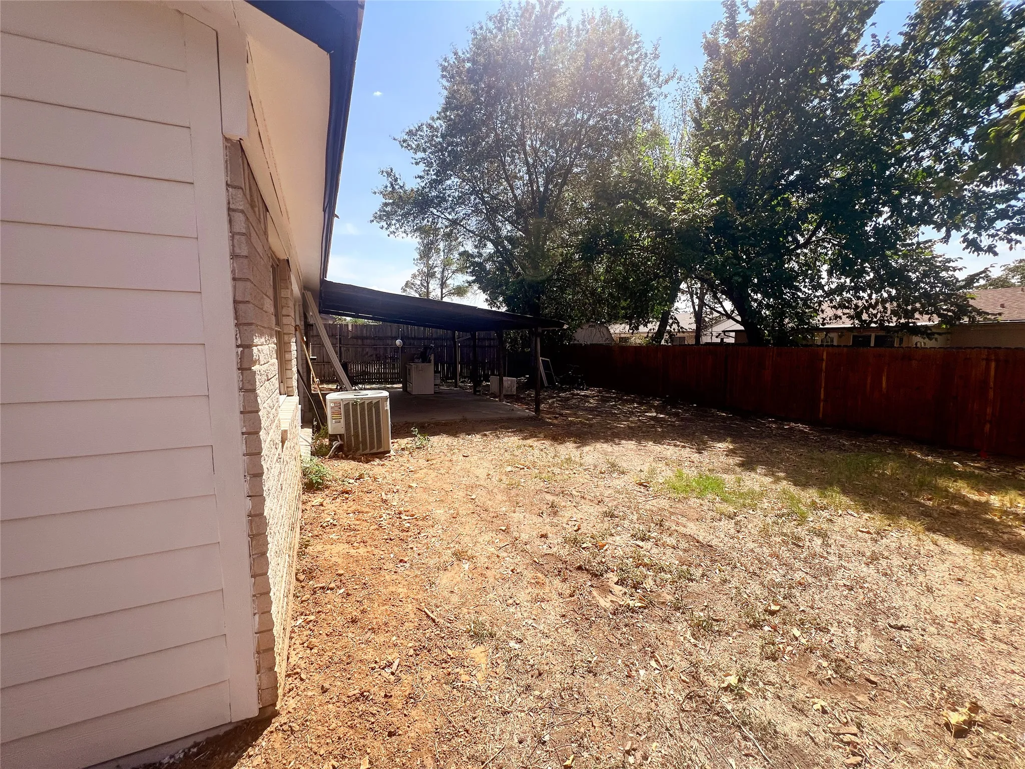 Single Family Residence For Sale in Dallas County , 2213 E Biscayne Drive, Irving, Texas 75060, 3 Bedroom, 2 Bathroom, 1 Garage spaces, 1,200 Sqft, built in 1968, mls#21368559, Real Estate Agent in Irving, Homes For Sale in Dallas county, Homes For Sale in Irving, Realtor in Irving Texas, Real Estate Brokerage Independent Realty Texas, Luminita Cordes Realtor