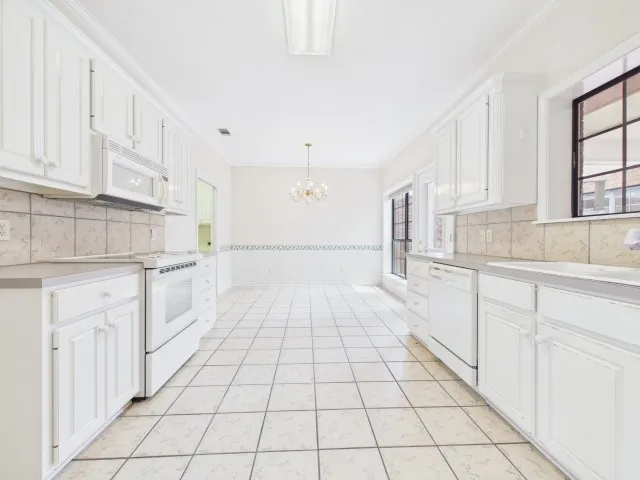 Single Family Residence For Sale in Henderson County , 806 Torribrooke Lane, Athens, Texas 75751, 2 Bedroom, 3 Bathroom, 2 Garage spaces, 1,716 Sqft, built in 1999, mls#21368026, Real Estate Agent in Athens, Homes For Sale in Henderson county, Homes For Sale in Athens, Realtor in Athens Texas, Real Estate Brokerage Independent Realty Texas, Luminita Cordes Realtor