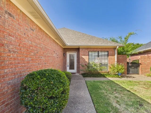 Single Family Residence For Sale in Henderson County , 806 Torribrooke Lane, Athens, Texas 75751, 2 Bedroom, 3 Bathroom, 2 Garage spaces, 1,716 Sqft, built in 1999, mls#21368026, Real Estate Agent in Athens, Homes For Sale in Henderson county, Homes For Sale in Athens, Realtor in Athens Texas, Real Estate Brokerage Independent Realty Texas, Luminita Cordes Realtor
