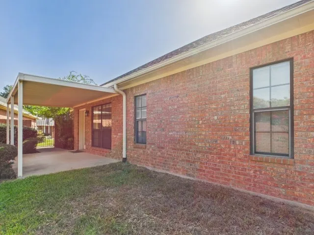 Single Family Residence For Sale in Henderson County , 806 Torribrooke Lane, Athens, Texas 75751, 2 Bedroom, 3 Bathroom, 2 Garage spaces, 1,716 Sqft, built in 1999, mls#21368026, Real Estate Agent in Athens, Homes For Sale in Henderson county, Homes For Sale in Athens, Realtor in Athens Texas, Real Estate Brokerage Independent Realty Texas, Luminita Cordes Realtor