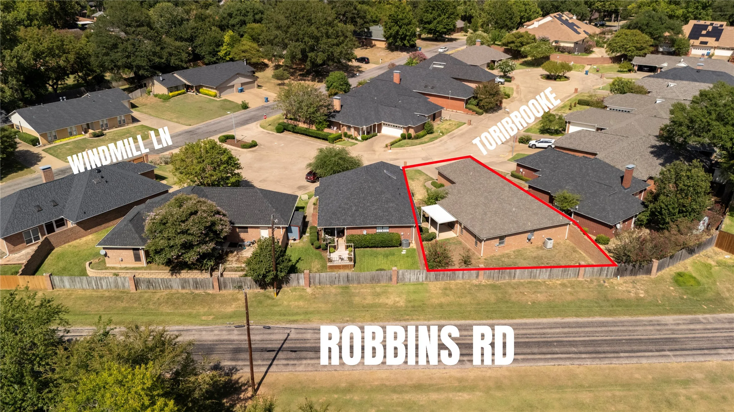 Single Family Residence For Sale in Henderson County , 806 Torribrooke Lane, Athens, Texas 75751, 2 Bedroom, 3 Bathroom, 2 Garage spaces, 1,716 Sqft, built in 1999, mls#21368026, Real Estate Agent in Athens, Homes For Sale in Henderson county, Homes For Sale in Athens, Realtor in Athens Texas, Real Estate Brokerage Independent Realty Texas, Luminita Cordes Realtor