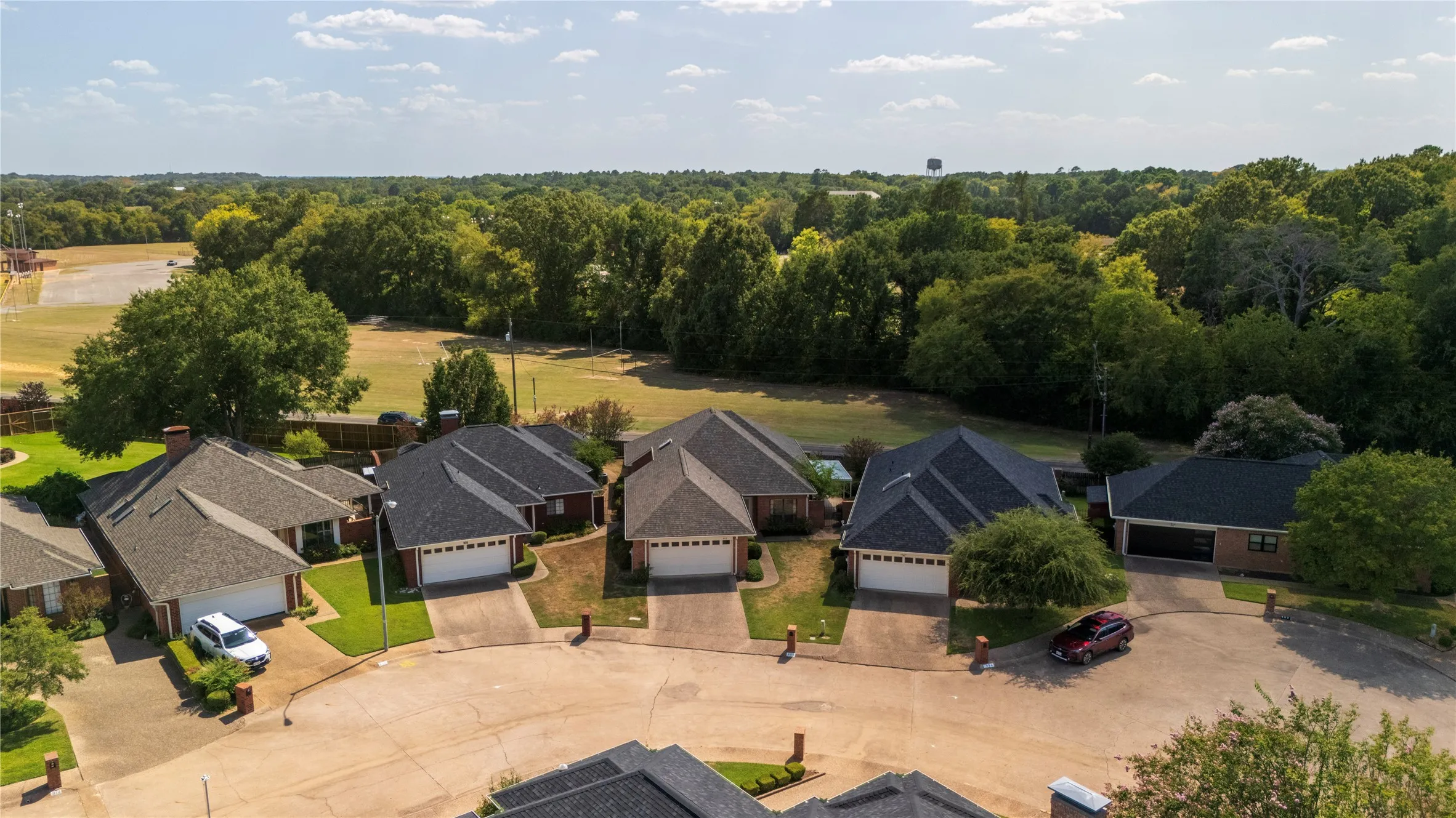Single Family Residence For Sale in Henderson County , 806 Torribrooke Lane, Athens, Texas 75751, 2 Bedroom, 3 Bathroom, 2 Garage spaces, 1,716 Sqft, built in 1999, mls#21368026, Real Estate Agent in Athens, Homes For Sale in Henderson county, Homes For Sale in Athens, Realtor in Athens Texas, Real Estate Brokerage Independent Realty Texas, Luminita Cordes Realtor