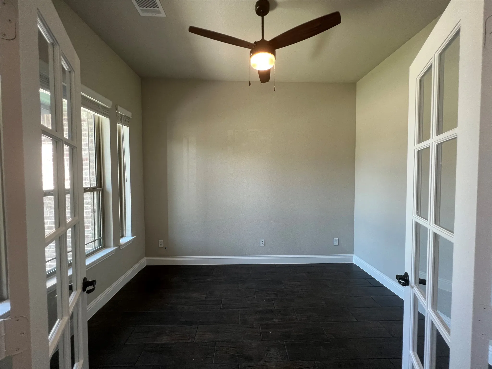Single Family Residence For Rent in Ellis County , 249 Lillian Lane, Waxahachie, Texas 75165, 4 Bedroom, 3 Bathroom, 2 Garage spaces, 2,613 Sqft, built in 2022, mls#21368564, Real Estate Agent in Waxahachie, Homes For Rent in Ellis county, Homes For Rent in Waxahachie, Realtor in Waxahachie Texas, Real Estate Brokerage Independent Realty Texas, Luminita Cordes Realtor