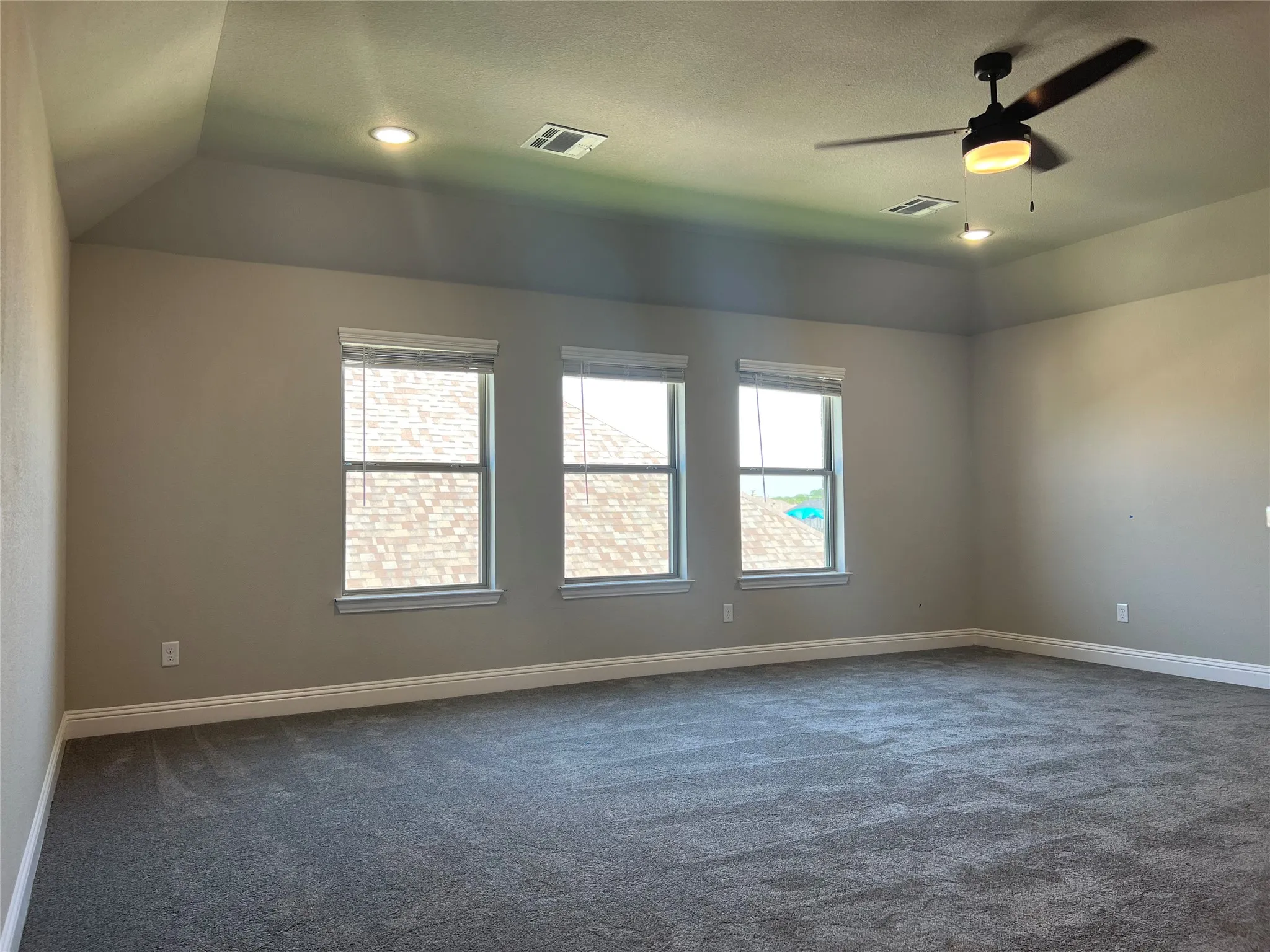 Single Family Residence For Rent in Ellis County , 249 Lillian Lane, Waxahachie, Texas 75165, 4 Bedroom, 3 Bathroom, 2 Garage spaces, 2,613 Sqft, built in 2022, mls#21368564, Real Estate Agent in Waxahachie, Homes For Rent in Ellis county, Homes For Rent in Waxahachie, Realtor in Waxahachie Texas, Real Estate Brokerage Independent Realty Texas, Luminita Cordes Realtor