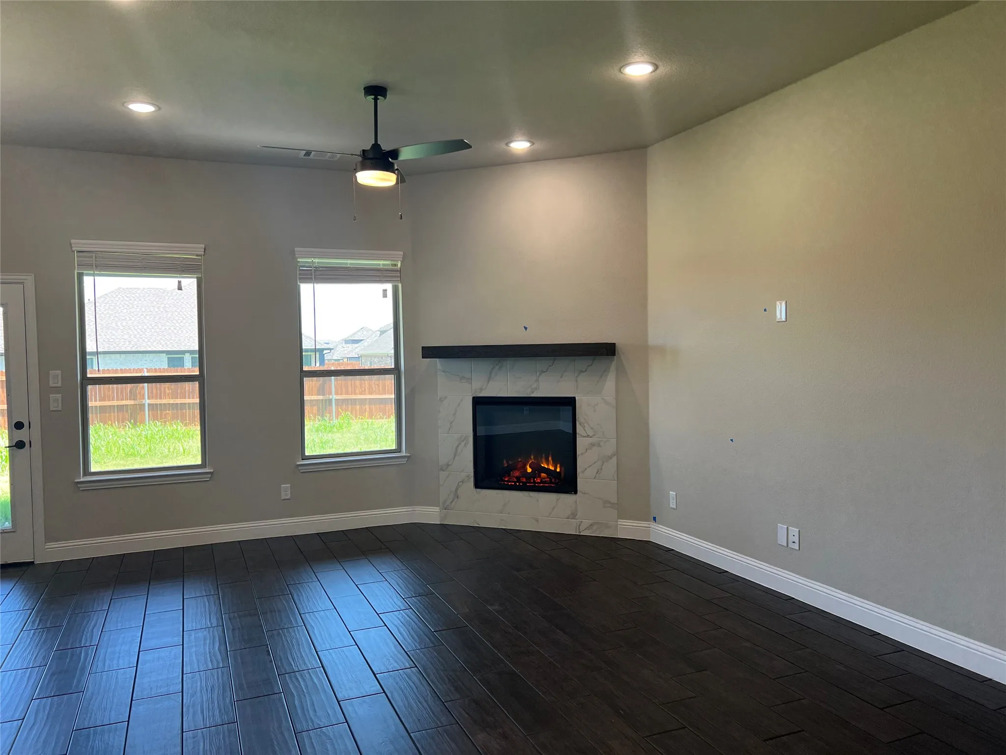 Single Family Residence For Rent in Ellis County , 249 Lillian Lane, Waxahachie, Texas 75165, 4 Bedroom, 3 Bathroom, 2 Garage spaces, 2,613 Sqft, built in 2022, mls#21368564, Real Estate Agent in Waxahachie, Homes For Rent in Ellis county, Homes For Rent in Waxahachie, Realtor in Waxahachie Texas, Real Estate Brokerage Independent Realty Texas, Luminita Cordes Realtor