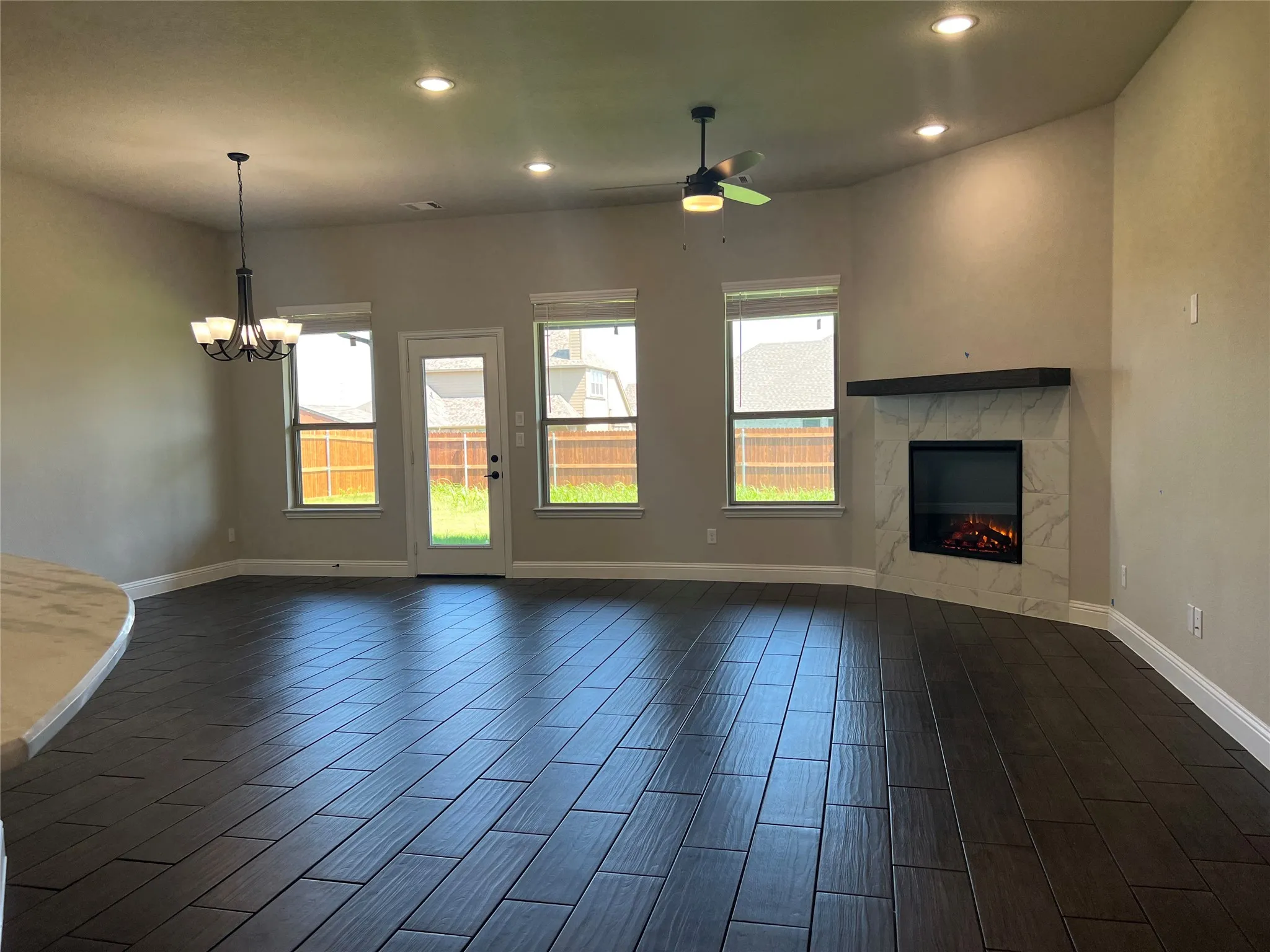 Single Family Residence For Rent in Ellis County , 249 Lillian Lane, Waxahachie, Texas 75165, 4 Bedroom, 3 Bathroom, 2 Garage spaces, 2,613 Sqft, built in 2022, mls#21368564, Real Estate Agent in Waxahachie, Homes For Rent in Ellis county, Homes For Rent in Waxahachie, Realtor in Waxahachie Texas, Real Estate Brokerage Independent Realty Texas, Luminita Cordes Realtor